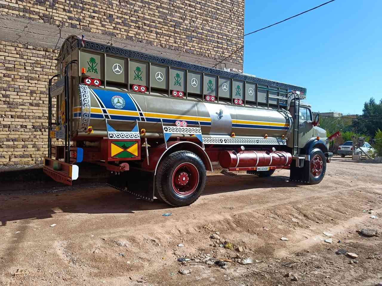 سلام عليكم اقجم موديل 80 بلاد وضع شركة على واحد قماره مبخرة  شاصي بلادي بدون صبغ كير مكينه ستندر شركه تانكي جديد تخم تاير رقم نينوى نكليزي بسمي بسنويه تنكر 
الاستفسار على الرقم
***********
***********

‭
