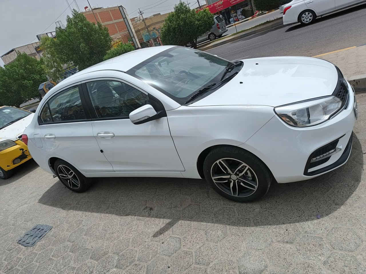 السلام عليكم عيوني بروتون مديل 24 كفالة عامة ماعده كرت صغير بلجاملغ الخلفي صوب الايسر السعر 100 وبيها مجال قليل  ***********
