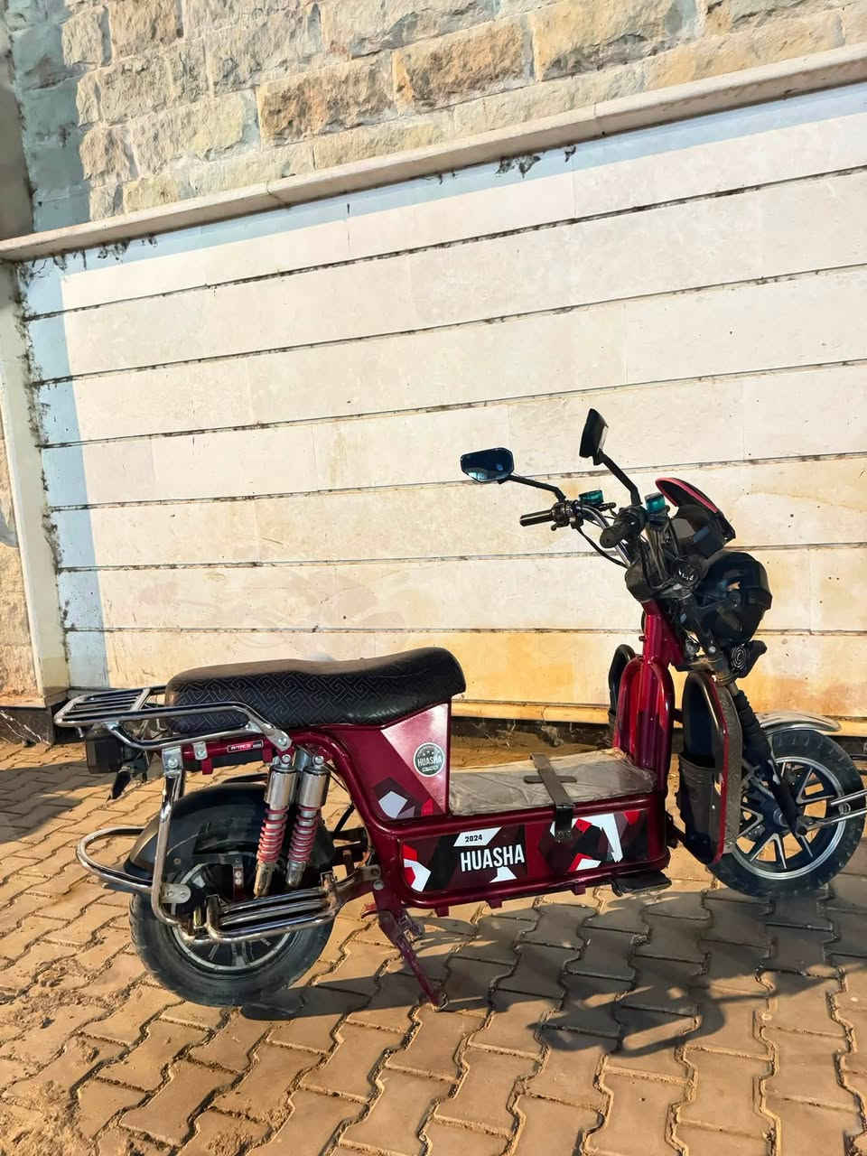 متاح ماطور هيوشة ٦بطاريات
موديل ٢٠٢٤ بطاريات شادهن قبل ٥ اشهر 
***********
