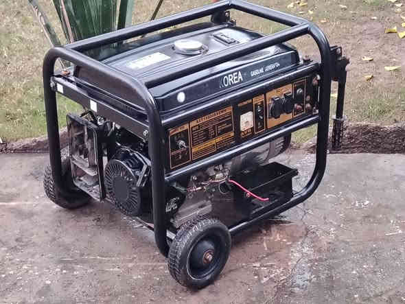 مولد استره ٥كيفي ٢٠ امبير ملف نحاس سلف وبكره نضيف كلش ما داخل تصليح ابد شغال وعل فحص السعر ٣٠٠ الف هاتف ((***********)) ((***********)) الكورك بي واتساب يوجد خدمت توصيل العنوان بغدا د تاجي
