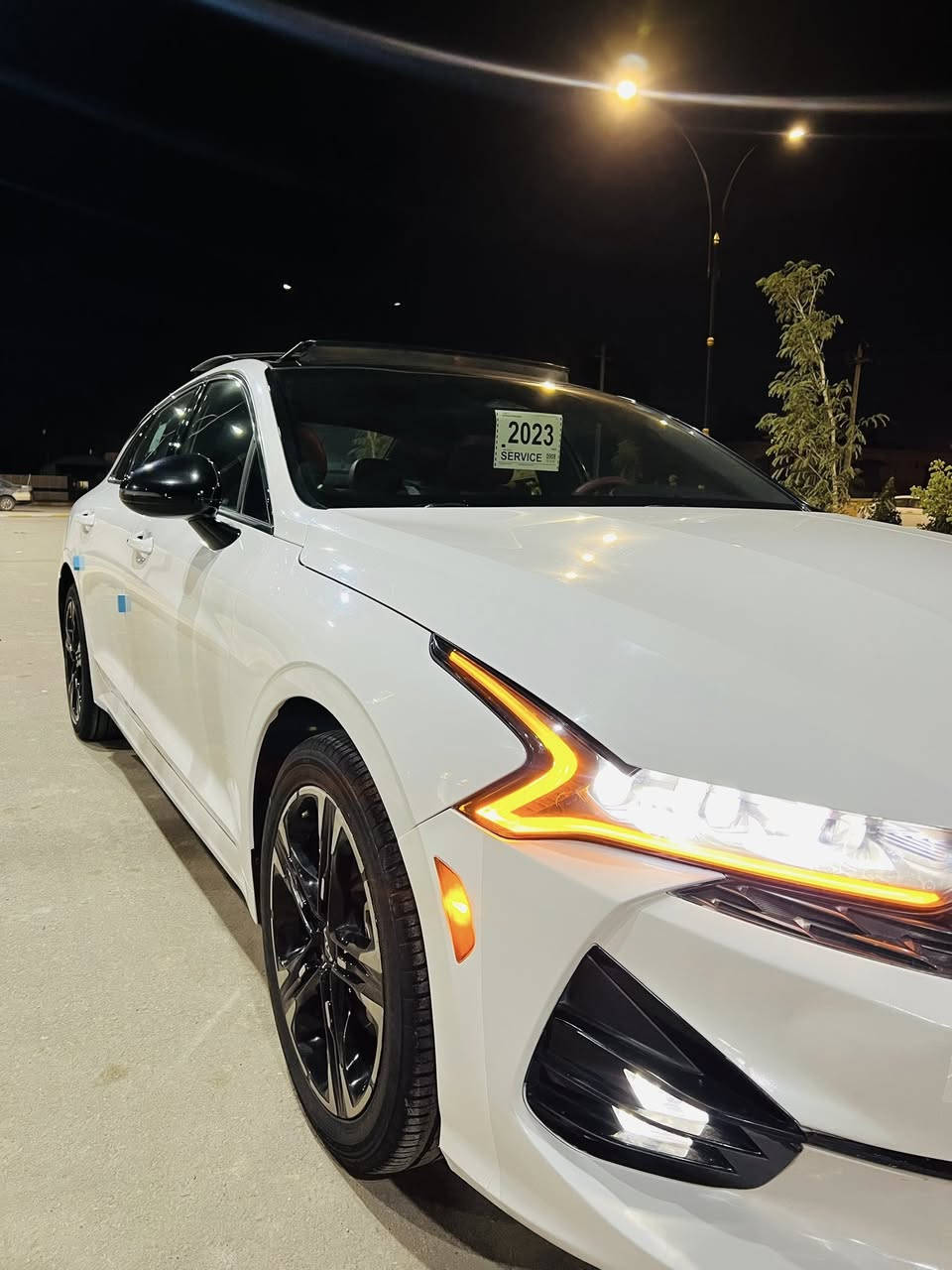 السلام عليكم
كي فايف 23. k5 لون ابيض
رقم بغداد حره تحويل 
وارد امريكي 
محرك 1600 تيربو   
ماشيه  21
فول فول مواصفات معروفه 
حادث جدا بصيط دعاميه ورجعت نفسها   السياره جديده جدا كفاله عامه من كل شي 
السياره فظل من الله بعدهي شركه 
مكاني سوق الشيوخ 
***********
