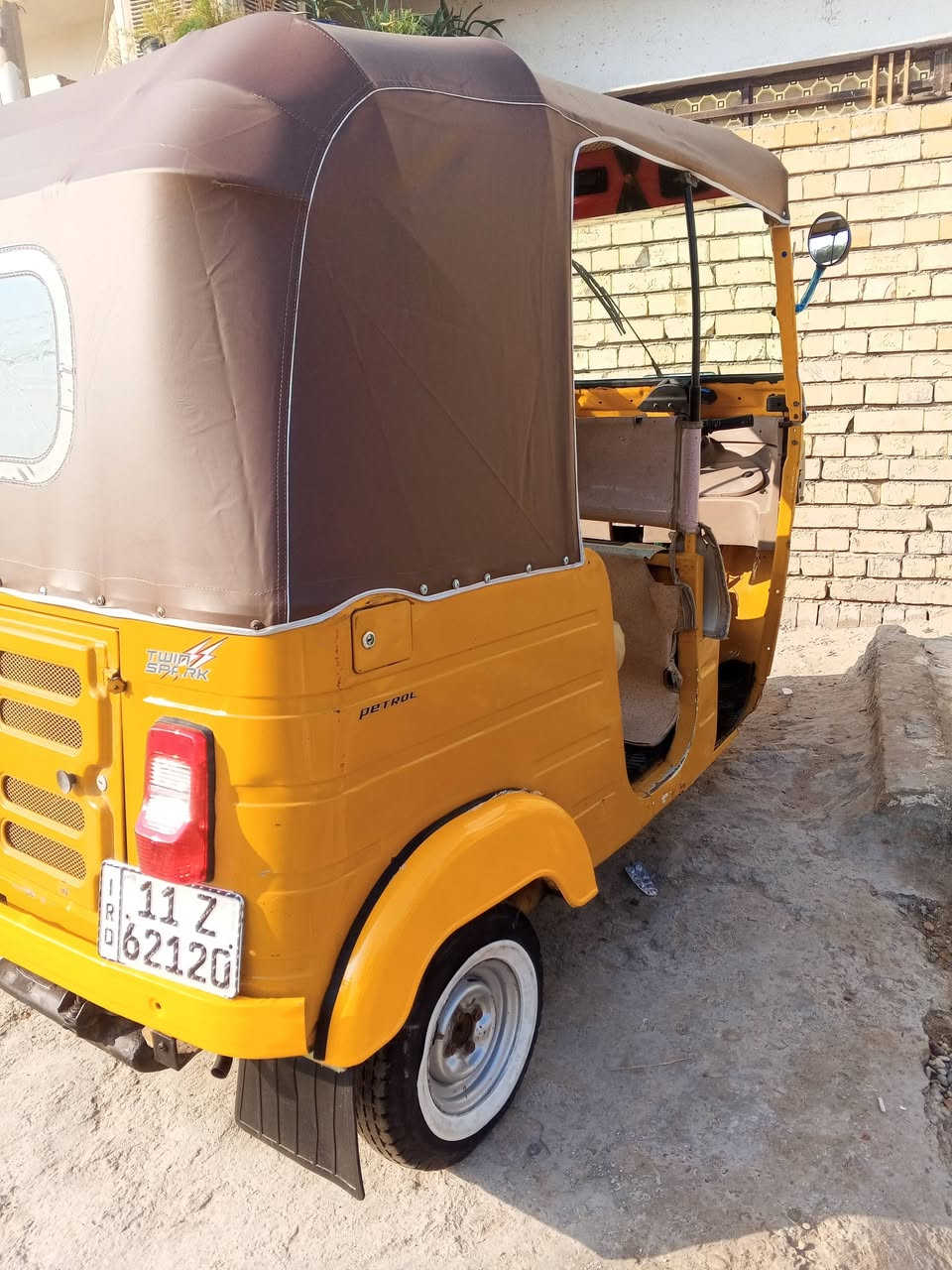 تكتك رقم وسنويه 19بشهر 12 يوم 15 يعني 10 ايام تدخل 20 تكتك مكفولة من ضربه وصبغ معجون بيه بس دوس الاماميه معمره فقط خياس مابيه مكاني بغداد الغزاليه السعر5 وتسمعيه قفل قفل ***********
