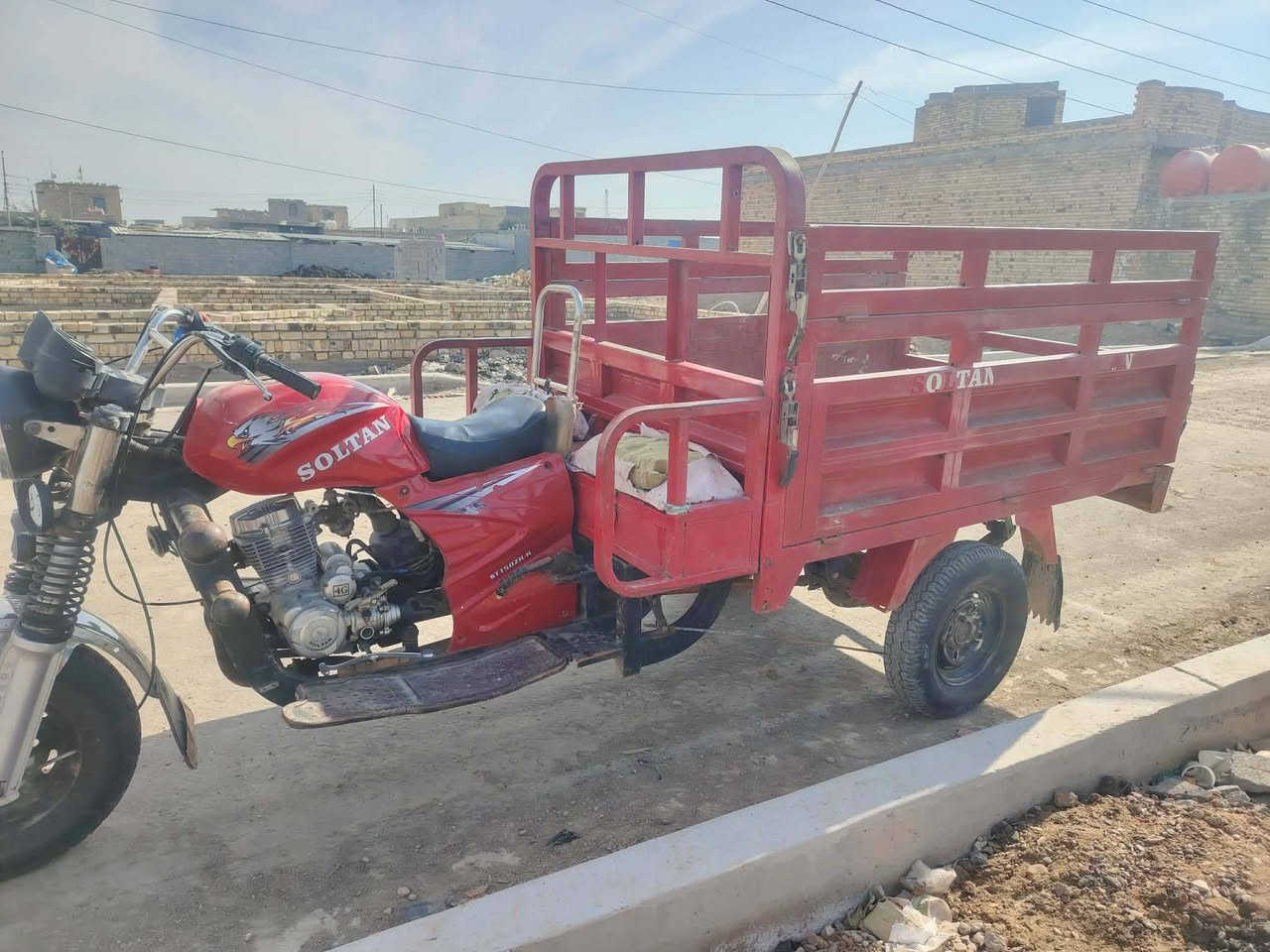 السلام عليكم ستوته همر   اوراق وكيله سيد خلدون شاصي مكفول محرك نضيف موجوده بالعماره ***********
