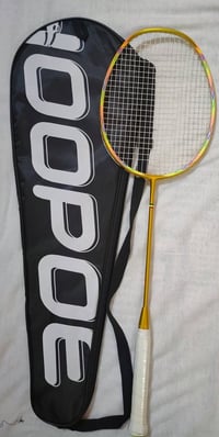 مضرب ريشه • خفيف ٧٤-٧٨غم • شد ٢٤-٣١