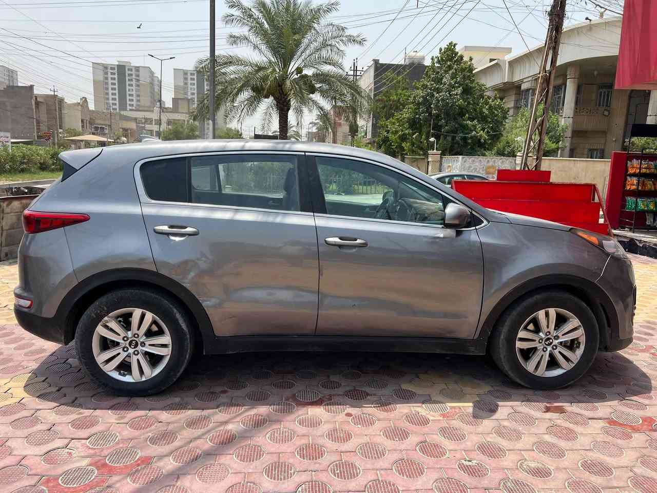 سبورتج 2017
امريكي السياره مثل ما موضحه بالصور والسونر مالتها
بأسمي السياره حلوه
مبدل بيها منضومه تبريد كامله
مكانها بغداد 
السعر 132$
***********
