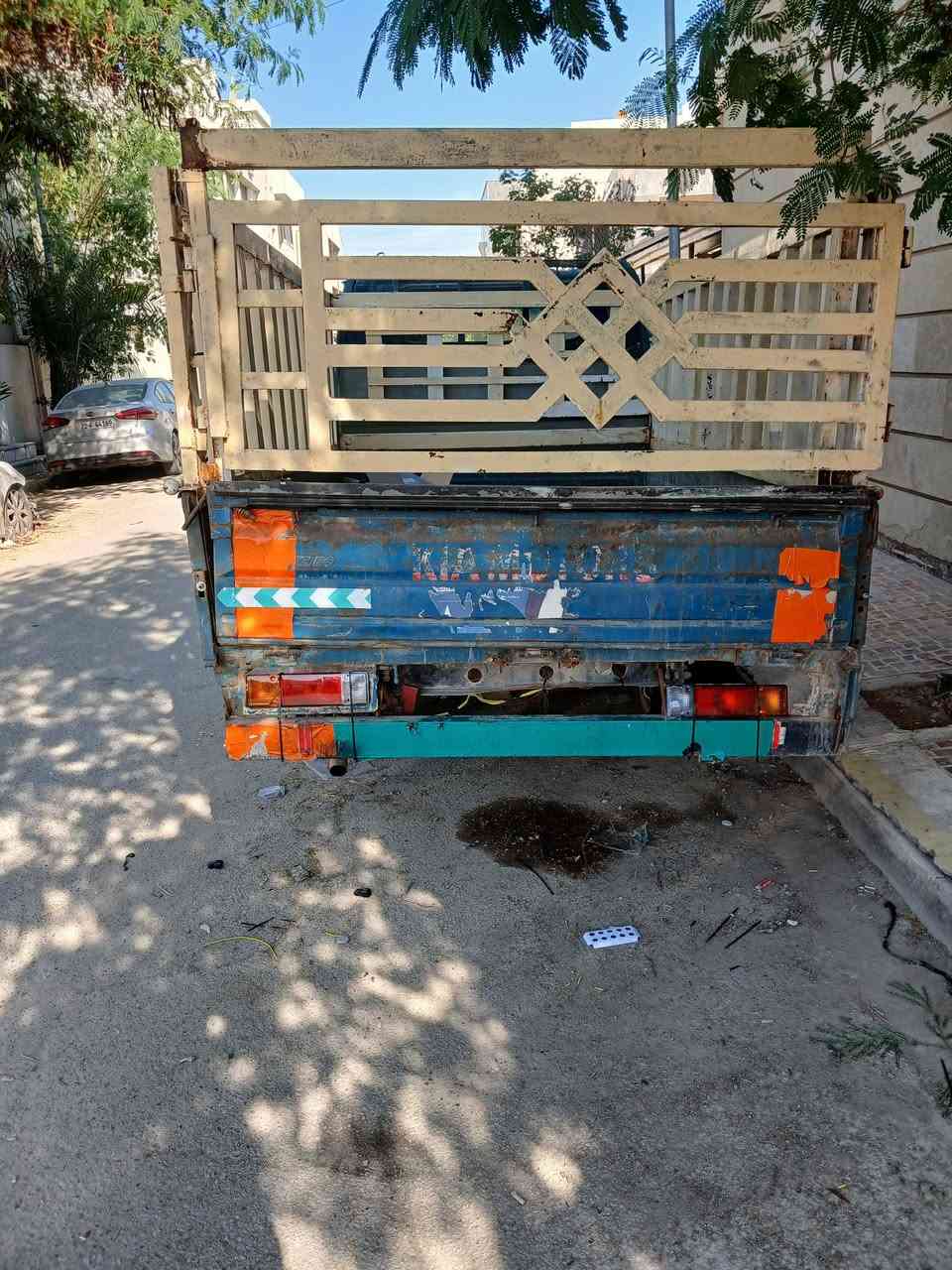 السلام عليكم بسبب الوعود الكاذبة اعيد النشر سامسونك بيك اب موديل ٢٠٠٠ لون ازرق رقم بابل مشروع وطني اتعهد كير ومحرك جيد جدا كهربائيات جيدة الكشر والداخل نظافة ٧٠% راعيها موجود واتعهد بالتحويل السعر ٣٧ ورقة وبيها مجال مكاني بغداد ***********
