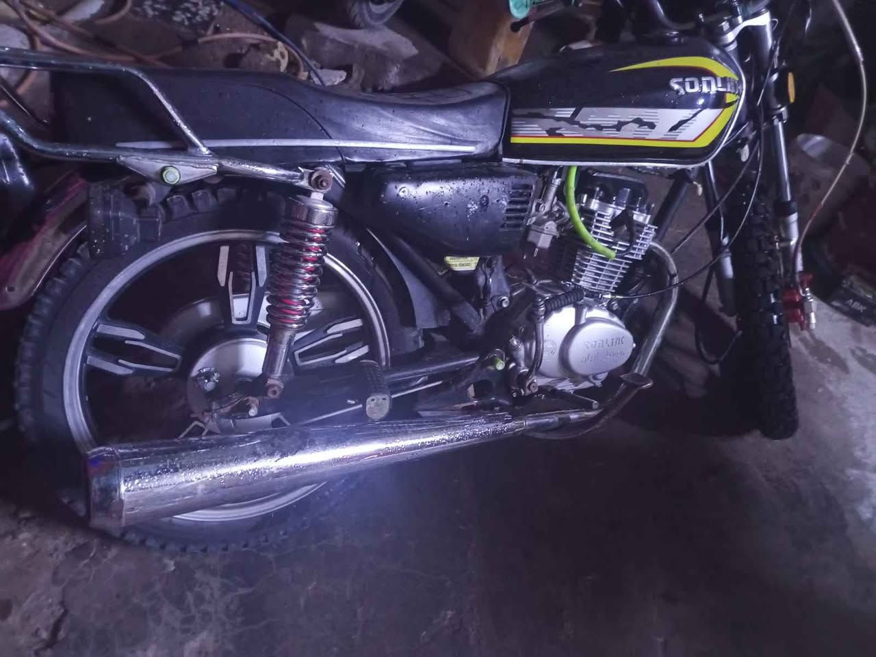 سلام عليكم شباب دراجه للبيع مديل 23  دراجه 4كير مكاني مدينه الصدر بلداخي سعر 350وبيهة مجال اوهاذ رقمي*********** Colombo, Sri Lanka
