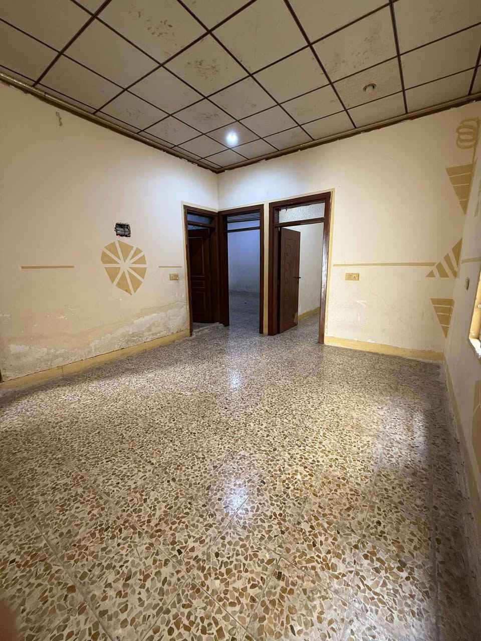 للايجار للايجار 🏠بيت للايجار  🛑مساحه 130 متر🛑 غرفتين + هول + مطبخ   🌏 موقع البيت في حي الميثاق قرب متوسطة مكه 🔴استفسار  📞 آسيا ***********  كورك  📞      ***********
