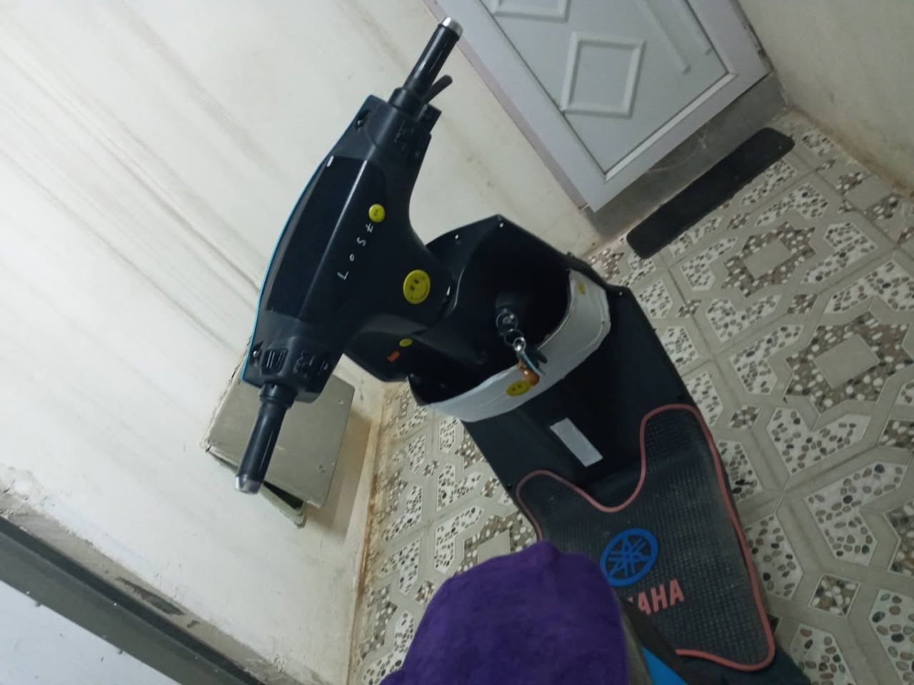 متاح دراجه شحن للبيع سعر ٥٠٠ وبي مجال بطاريات شرط تايرات طخم جديد شاحنه جديده  مكاني زيونه يم المرور ***********
