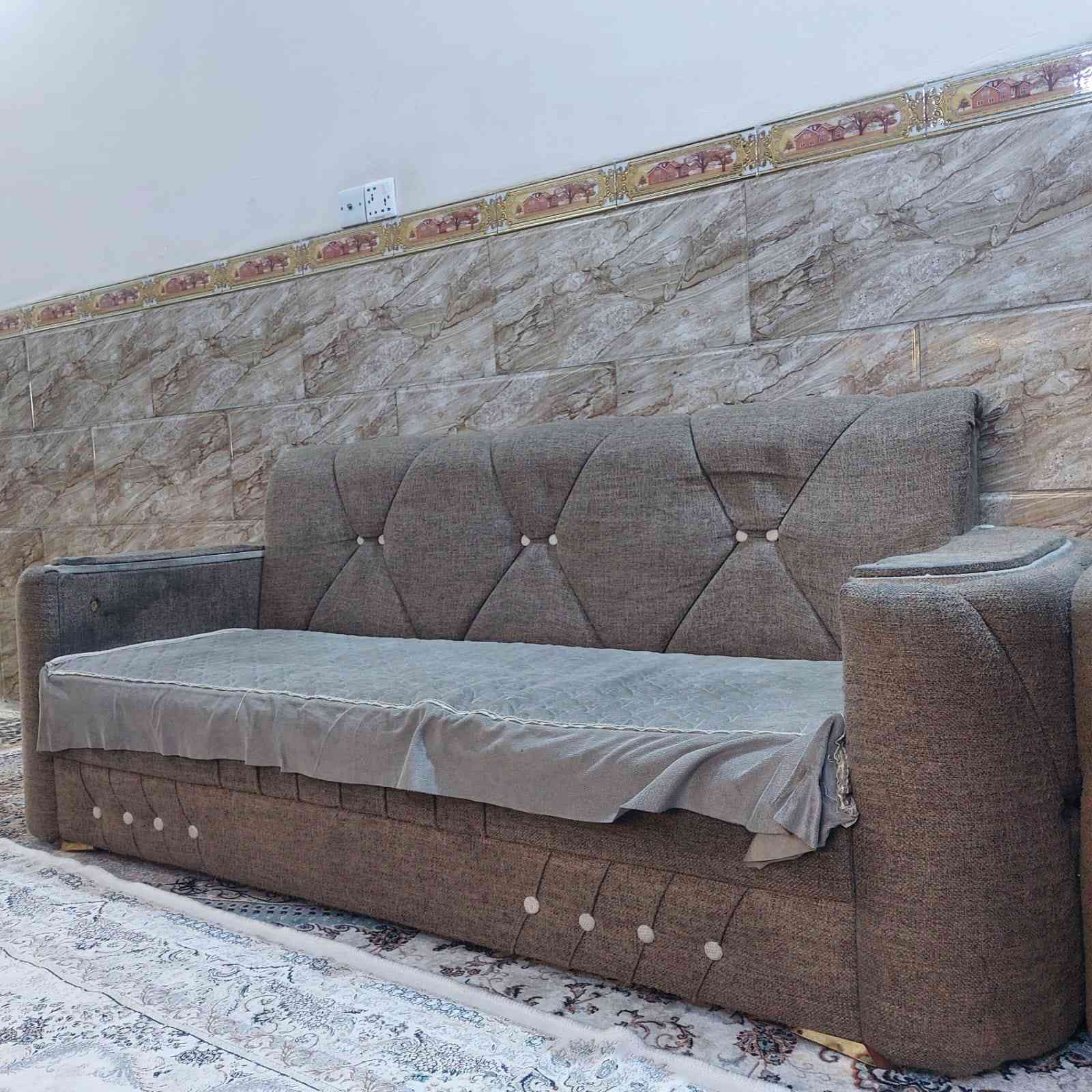 قنفات نضيفة للبيع العدد 13 السعر 200 واي عنواني البلديات ستفسار ***********
