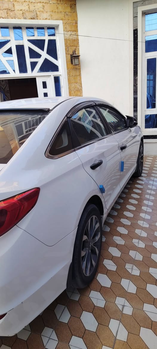 سوناتا 2015  خليجي 
كفاله عامه 
رقم بغداد هزه سنويه جديده بأسمي 
المواصفات:
كشن كهرباء
داخل بيجي
كشنات جلد
لد نهاري
ماشية : 126كيلو متر حقيقي 🔔💥
ثلاثة أنظمة قيادة ( عادي -ايكو- سبورت )
شاشة عرض 
حساسات 
محرك ٢٤٠٠ دوش 
تخم تاير 
سياره جاهزه من كل شي السعر 157 وبيه مجال 
للتواصل ***********
