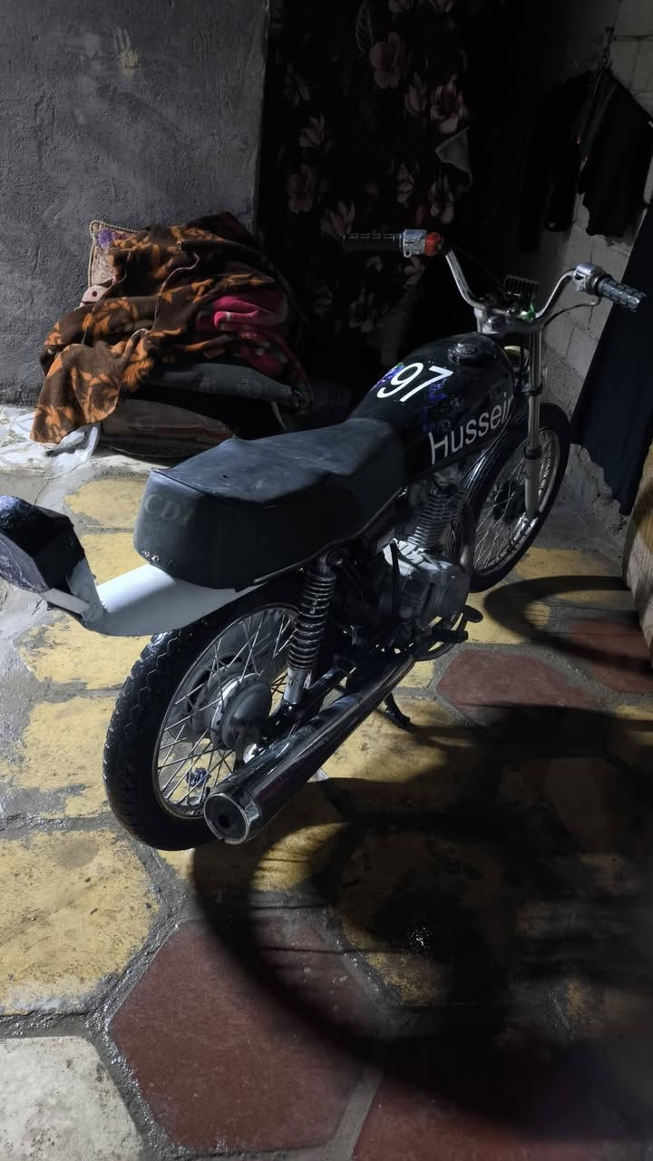 سلام عليكم دراجه للبيع معمره 24 دراجه حلوه 350 بيها مجال ليريها يجي  خاص وهاذ رقمي ***********
