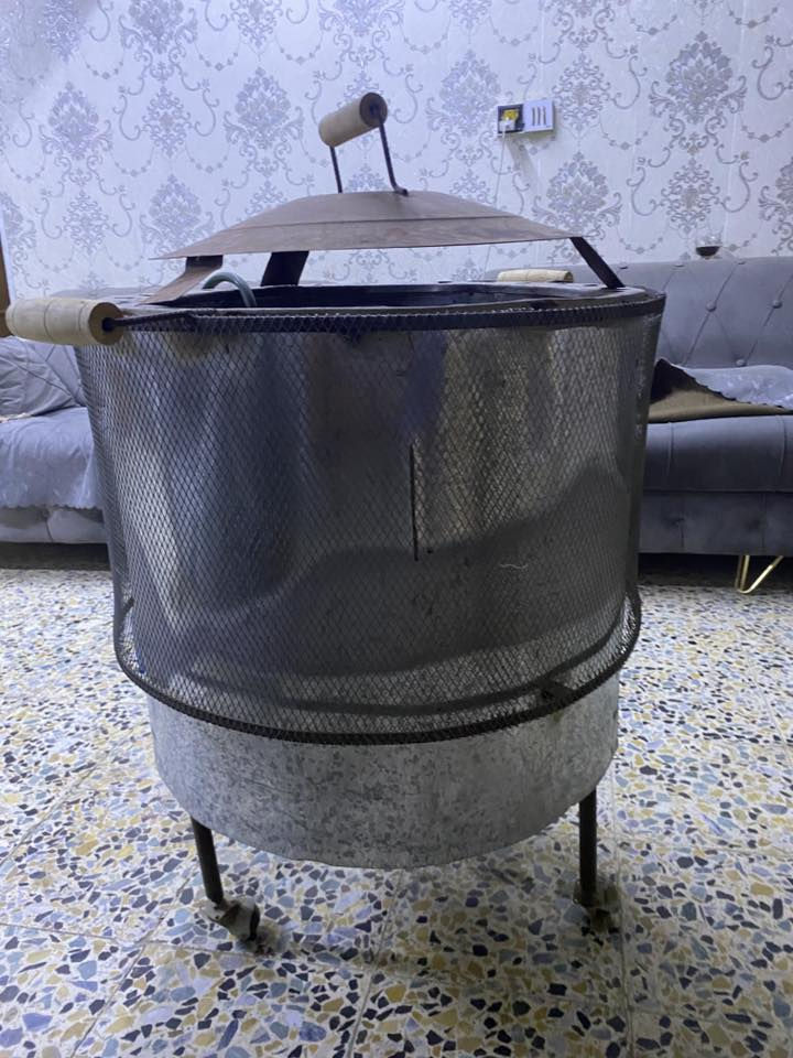السلام عليكم 
عدي هذا تنور للبيع ابد مامستخدم ولامره فقط متروك بلغرفه صارله مده ونضيف كلش 
حله 
سعر ٥٠ 
***********
