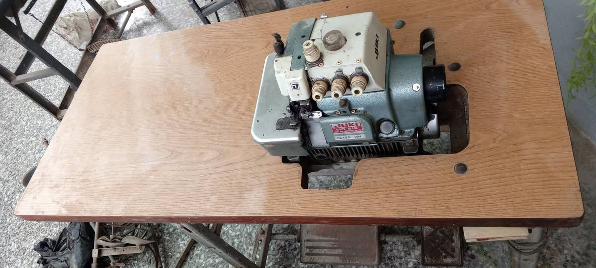 السلام عليكم يتوفر مكائن خياطه صناعي اثنين اوفر واثنين تكل. المكان البلديات .***********
