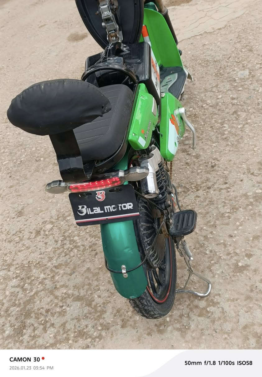 السلام عليكم باسكل شحن للبيع موديل 24 ناقص بنجر آشاره هورن مقطوع الواير السعر 350 بي مجال أربع سرع  السرعة 50 حقيقي ويل أبو خط الحمر بطاريه جديده صارلي شهر من شاده شراي اتصل ***********
