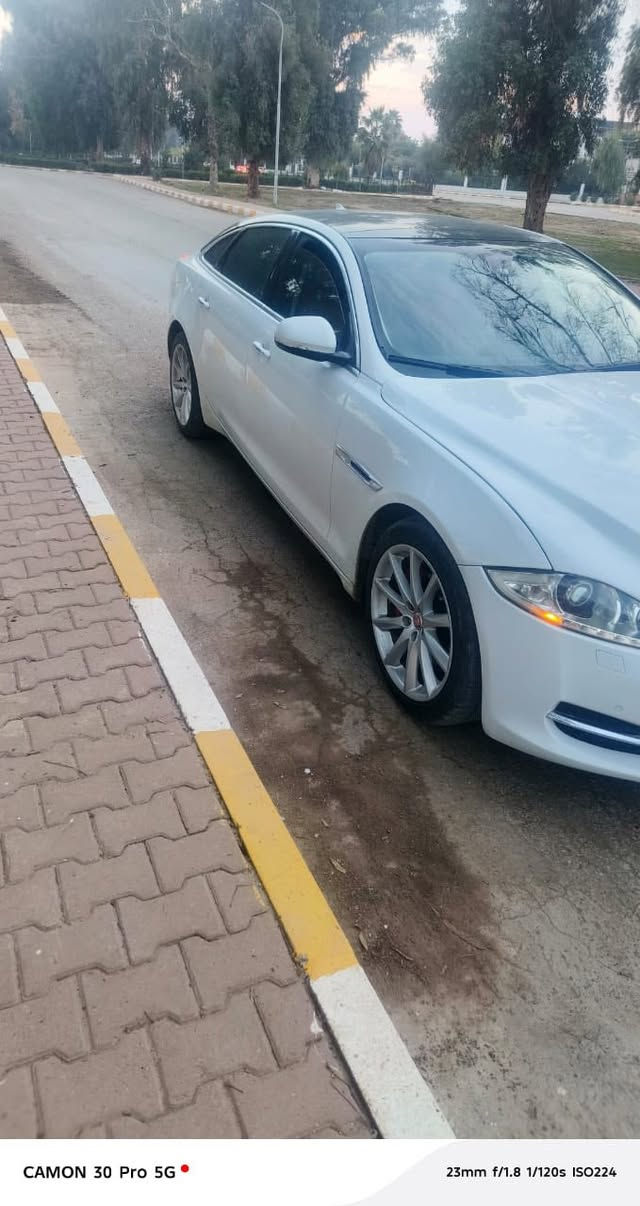 السلام عليكم 
جكور 2013 فول مواصفات 
محرك سوبر جار
فتحة سقف بانوراما 
رقم دولي اربيل 
السيارة جاهزة ما بيها اي نقص 
بيها صبغ با البونيد فقط بدون دواخل
السيارة كلش حلوة 
السعر 145 
العنوان كركوك 
***********
