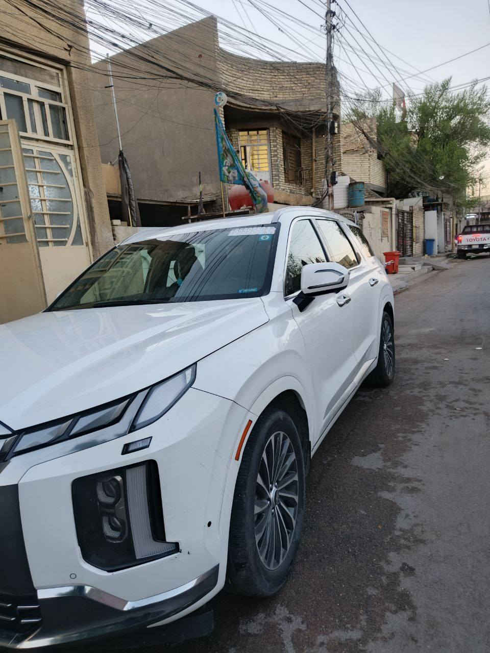 بلسايد موديل 2023 لون أبيض فول مواصفات 
فول مواصفات اعلى فئه بيهن 
- رقم بغداد بسمي
 - شاشة عرض(داتا شو)
- المحرك   v6    3.8 <كير ومحرك مكفول
- بصمة تشغيل + بصمة ابواب +تشغيل عن بعد
- بانوراما سقف اسود كنتاره
 -فتحة سقف عدد ٢
 -سماعات من شركة هارمن كاردن  
 -رادار امامي  + خلفي+رادار جانبي  
 -حساسات امامي + خلفي 
 -  كامرات عدد 4  360 درجة  
 -  كشنات كهربائي تدفئة وتبريد خزن ميموري 
 - كشنات جلد اسود ملكي+٧ راكب قلاب كهرابائي 
 - انارة داخليه (محيطيه) + انارة دشبول لد 
 - بردات جانبية
 - تبريد مركزي امامي + خلفي منفصل التحكم
 -تحكم ستيرن + شفتات
 - تدفئة ستيرن 
 - مرايا هيتر + تعتيم 
 - صندوق كهربائي شفط
 - وضعيات قيادة  (5) فورويل 4X4
 - ويل كب حجم  ٢٠ 
 - اوتو هولد + نقطة عمياء 
 - سايد بريك بصمة + مثبت سرعة
 - شحن لاسلكي 
 - إشارات بالمرايا  + إشارات جانبيه
 - اوتو بريك 
 - تحديد مسار
 -شاشة ديجتال كبيرة
 -تشغيل عن بعد .
 - دفع رباعي
 - نظام مانع انزلاق 
 - نظام نزول منحدرات 
كشنات Vip منفصل 
 والكثير من المواصفات لم تذكر بعد .
 بكاني بغداد  
 الرقم ***********
