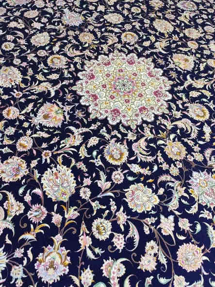 داشکاندن داشکاندن 
فەرشی ئێرانی کاشانی 1200شانەی ئەستور
بەزەمانی دەرەجەیەک تایبەت ترین ڕەنگ 
زەمانی 7ساڵی هەیە 
باشترین جۆری داو دەزو کەبە شۆردن هیچی لێنایەت توک ناگێرتەخۆی
تراکومی 3600
12ڕەنگن 
نەرمەکەیەتی ئەستوریشە 
ئەنواع نەخش و مۆدێلی هەیە 
%100اکلریک 
بەرزترین مواسەفات لەفەرشدا 
تازەیە لۆکە دەستی دوونیە داشکاندنی بۆکراوە بۆ300هەزار قوفڵی
3×4هەیە 
ئەنواع نەخشی هەیە 
شوێن سلێمانی گەیاندن هەیە 
ژ.م***********ڤایبەر واتساب ایمۆ السليمانية
