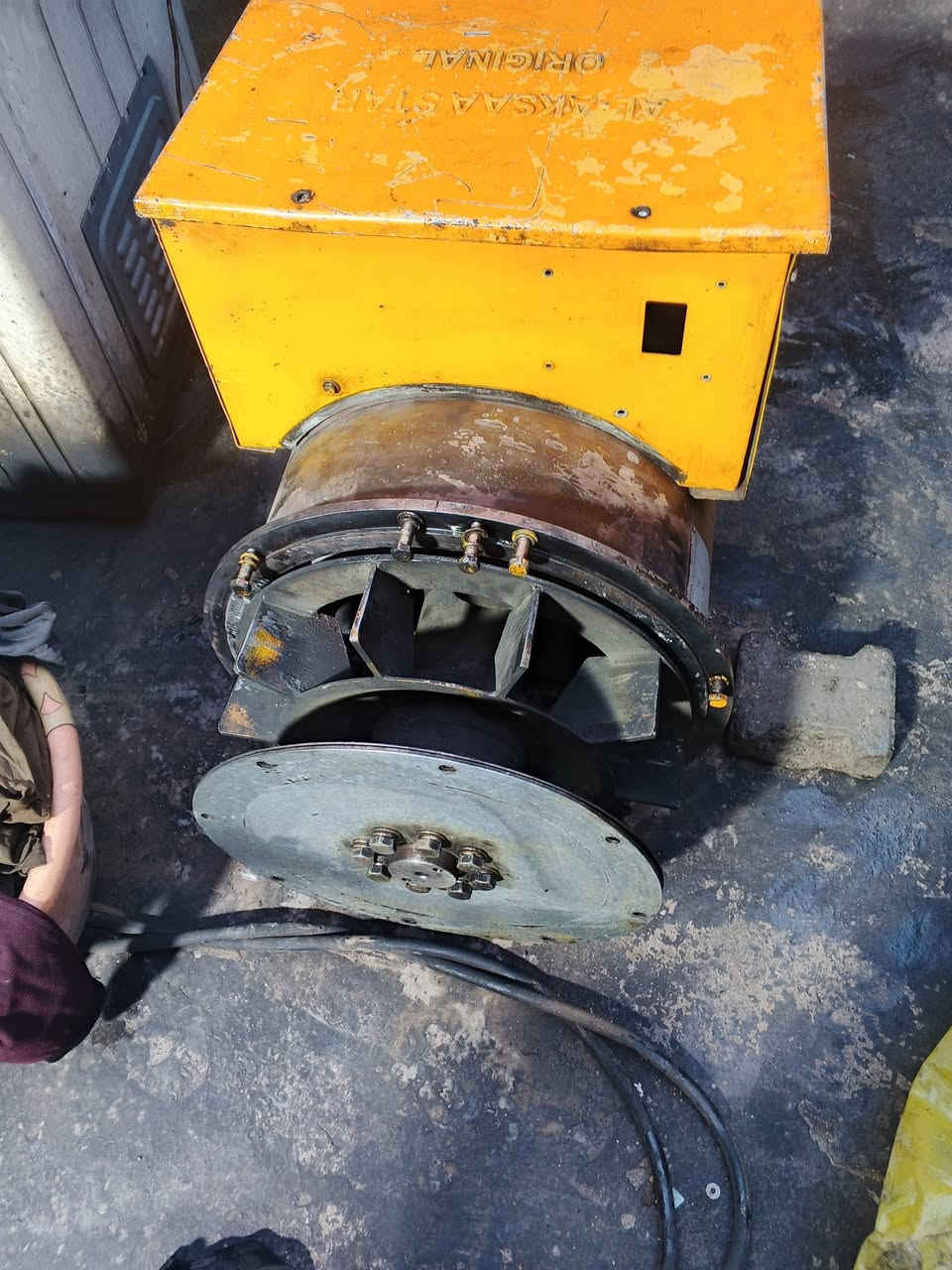 السلام عليكم للبيع راس توليد 250 كيفي ملفوف لف دراجه اولى مكان بغداد للبيع او مراوس 300 كيفي وكثر ماكو مشكله رقم ***********
