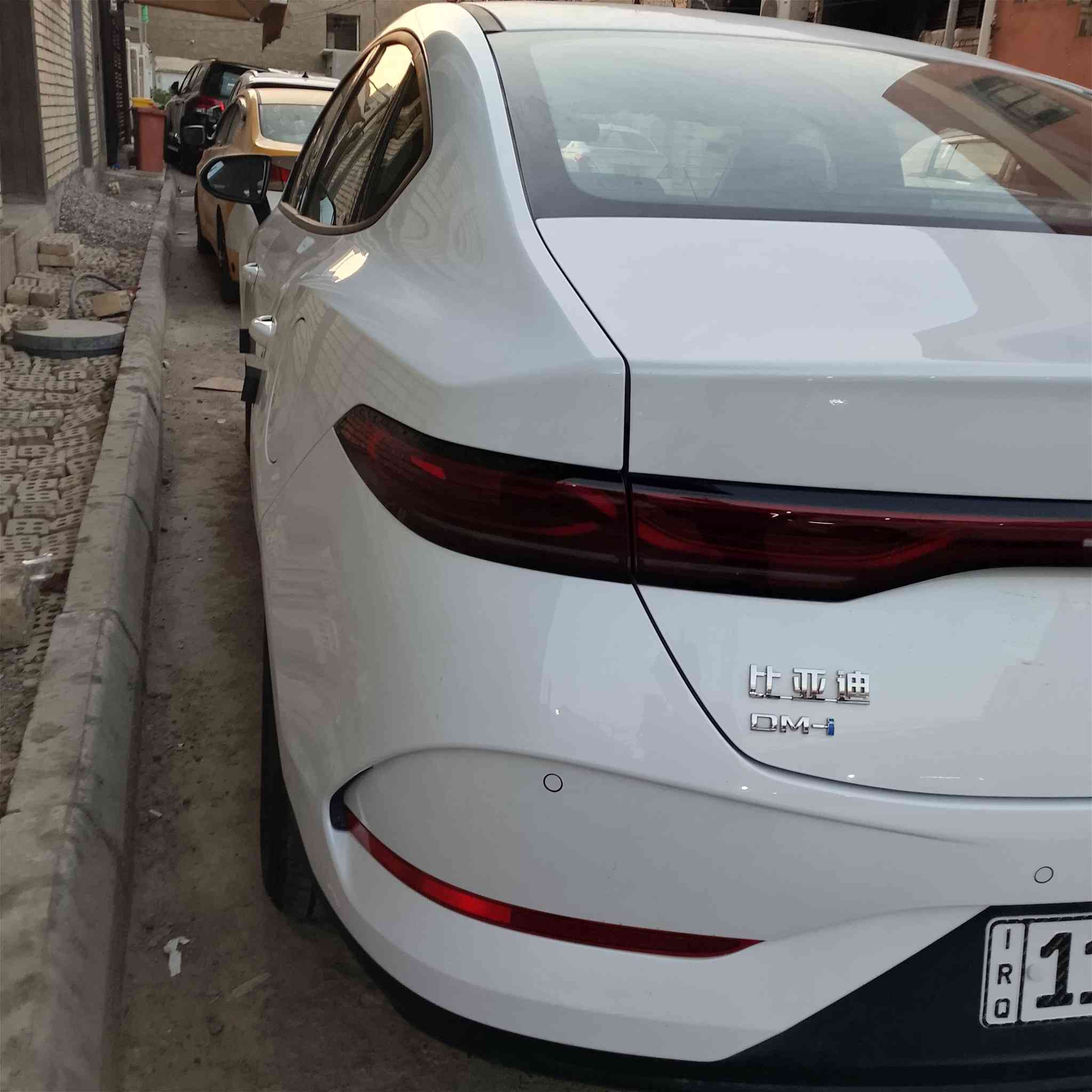 سلام عليكم BYD جن بلاص معروفه مواصفاته
 للبيع او مراوس 
كفاله عامه ماشيه 5الاف 
للاستفسار ***********
