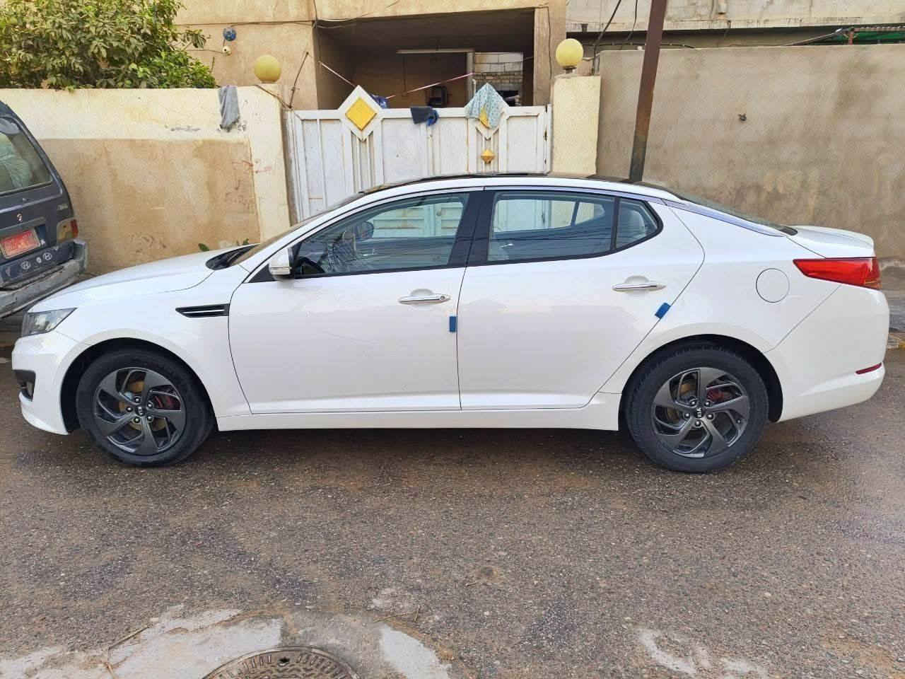 السلام عليكم
أوبتما موديل 2011 خليجي محرك 2400 المرغوب رقم كربلاء انكليزي... 
المواصفات ( مري شفط+ اشاير بالمري+ شاشة لمس+ كامرة خلفي+ بنوراما + تبريد قطعتين فووول عدا البصمة) 
مكفولة من الضربة والحادث والتبديل
 كير ومحرك وتبريد مكفولات 
بيه كم تكحيله وبارد اثر شخوط مثل ما موضح بالسونار المرفق
السيارة بأسمي مكاني بغداد 
السعر ١١٥ وبيه مجال حك الجية  
للاستفسار *********** بي واتساب
الشراي يتصل
بالعافية على الياخذه.....
