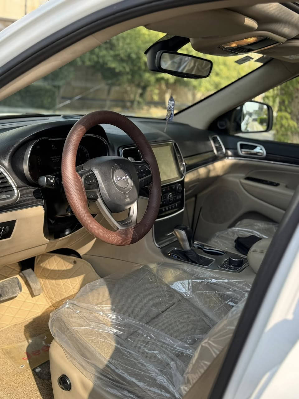 سلام وعليكم جيب خليجي موديل 2019 لمتيدد (بلاس)ثلاث شاشات وكاله ليث العبيدي السعر(288)رقم بغداد بسمي سنويه وهزه جدد ماشيه 58ml
السياره جديده جدا على وضع الشركه مكينه وكير وصدر برغي ممفتوح بيهة بحاله الوكاله تخم تاير قبل سبوع شاده اصلي السياره مابيهة نقص برغي دينار متصرف عليهة السياره كفاله عامه بدون تبديل وبدون صبغ مكفوله المواصفات فول الفول بانوراما شفتات ستيرن 4*4 ماوس اربع وضعيات قياده رملي وصخري وثلجي فول الفول رادار حساس امامي خلفي مري قلاب فول الفول كشن خزن ميموري كشنات تدفئه تبريد فول كهرباء ويل عنكبوت السياره جديده جدا للاستفسار ***********مكاني بغداد حي الحسين
