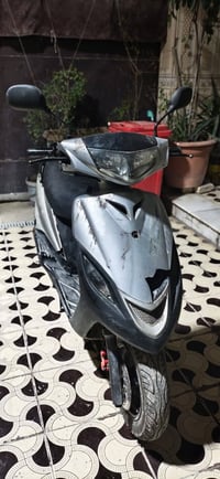 دراجه ماكس 140 نضيفه سعرها 200 بيها مجال بسيط  شغاله مكاني بغداد الدول...