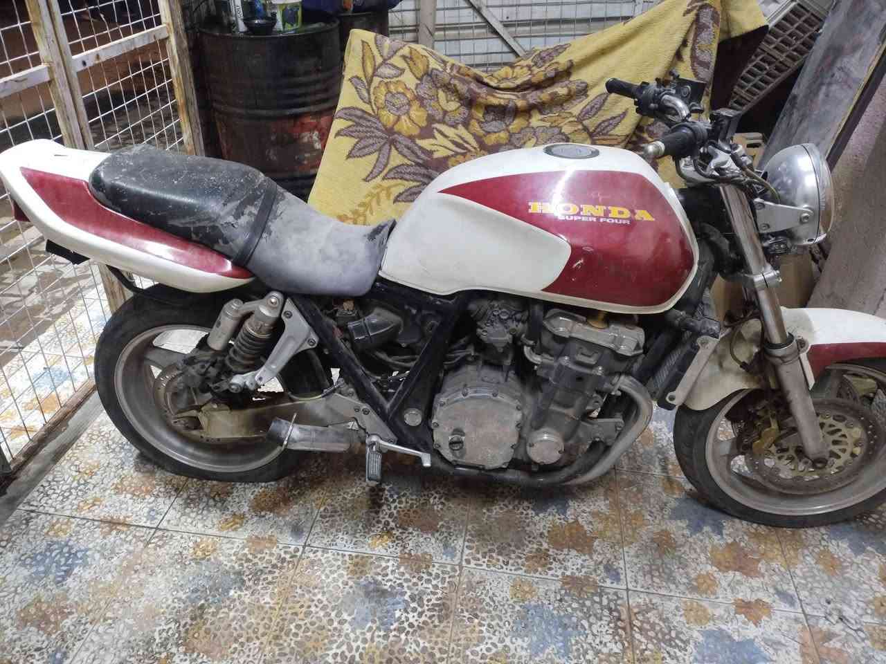 السلام عليكم سيبي 1000 البيع كوم حديد نقيصه عقل دراجه جانت تشتغل كلشي ما بيهه سعر مليون وبيها مجال الشراي مكاني ميسان تصال على رقم ***********
