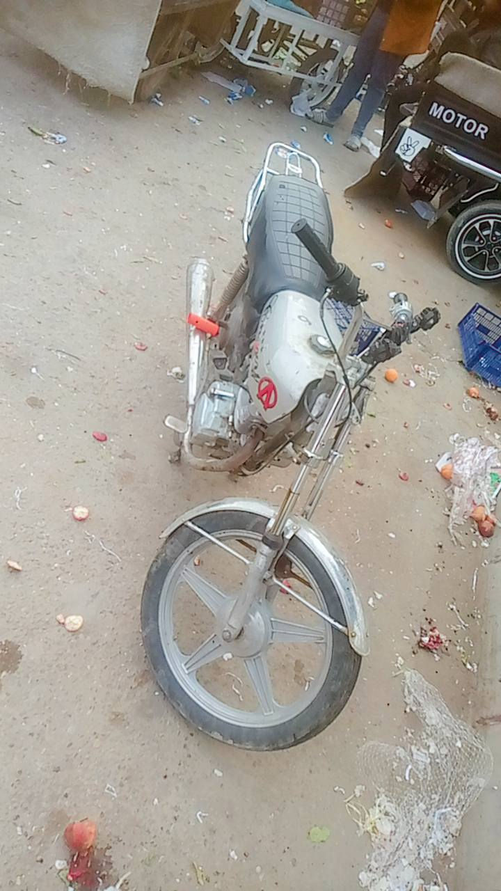 سلام عليكم دراجة للبيع 5 كير دراجة نضيفة وحلوة لا صرف ولا بخار ما ناقصهة شي شغل وطلع وين ميعجبك سعر 200 وبيهة مجال للطيبين مكاني كركوك حي النصر قرب مستشفى الولادة 
***********
