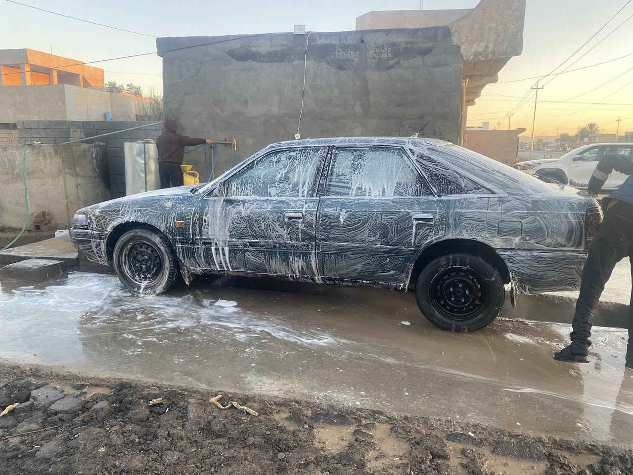 السلام عليكم
مازدا للبيع626 فحص نينوى 

محرك كير شرط 

تدفئة شغالة تواير زينة كهربائيات شغالةجاهزة مايعوزها شي 
شرط التحويل 
السعر 18 وبيها مجال 

اتصل ***********
