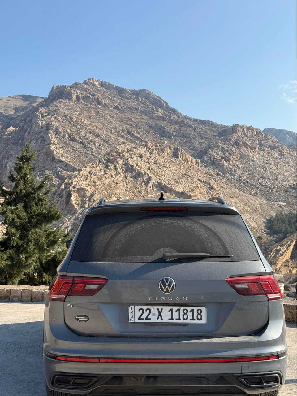 فۆلکسواگن تیگوان ٢٠٢٣ ئاڕ لاین
 (کوردی و عەرەبی )🇹🇯🇮🇶
(Volkswagen Tiguan R-Line 2023)

• ئاڕ لاین فول فول ڕەنگی نەوتی، زۆر شیک و سپۆرت.
• ٧ نەفەری (٣ ڕیز کوشن).
• سەقف: پانۆراما.
• شاشە گەورە، ئایپاد، تەحەکوماتی سوکان.
تەحدید سورعە و ڕادار
• بەسمە، ئاوێنە هیتەر.
•:ڕادار (پێش و دوا)، کامێرا، حساس، ئۆتۆ ستۆپ.
• گێڕ و بزوێنەر: ٤ پستۆن تۆربۆ ✈️، گێڕ ئۆتۆماتیک و سپۆرت و عادی.
• لایتی زینۆن، ویل ١٧ تاخم تایەی تازە، شەحنی وەیارلێس.

تێبینی:
• ئۆتۆمبێلەکە زۆر پاکە و وەک نوێ وایە.
یەک دەستە ساڵێکە داخڵ کراوە
٥٩ هەزار کیلۆمەتر رۆیشتووە

• [ڕەقەم شاصی دانراوە].
• چاملخ و دوو دەرگای سەکن کلێری ئەمریکایە
•نیو بۆنیتی بۆیاخە 
•یەک دوو شوێن تەعدیل بێ بۆیاخ

• [سلێمانی، نرخ ١٧٩$ و مەجال].
بۆ پەیوەندی: 
واتساپ [***********]
***********

فولكس واجن تيغوان ٢٠٢٣ آر لاين (Volkswagen Tiguan R-Line 2023)
• آر لاين فول فول، لون نفطي، كلش كشخة وسبورت.
• ٧ راكب (٣ سراوات كشنات).
• السقف: بانوراما.
• شاشة كبيرة آيباد، تحكمات ستيرن.
• تحديد سرعة ورادارات.
• بصمة، مرايات هيتر.
• رادارات (أمامي وخلفي)، كاميرا، حساسات، أوتو ستوب.
• المحرك والجير: ٤ بساتم تيربو، جير أوتوماتيك وسبورت وعادي.
• لايتات زينون، ويل ١٧ طقم تايرات جديد، شحن وايرليس.
ملاحظات:
• السيارة كلش نظيفة وعبالك جديدة.
• استخدام يد واحدة، صارلها سنة من دخلت للعراق.
• ماشية ٥٩ ألف كيلومتر.
• رقم الشاصي موجود.
• الجاملغ وبابين جهة الصدر بيها كلير أمريكي.
• نص البنيد صبغ.
• بيها مكان أو مكانين تعديل بارد بدون صبغ.
• السليمانية، السعر ١٧٩ ورقة (١٧,٩٠٠ دولار) وبيها مجال.
للاتصال: *********** أربيل, العراق
