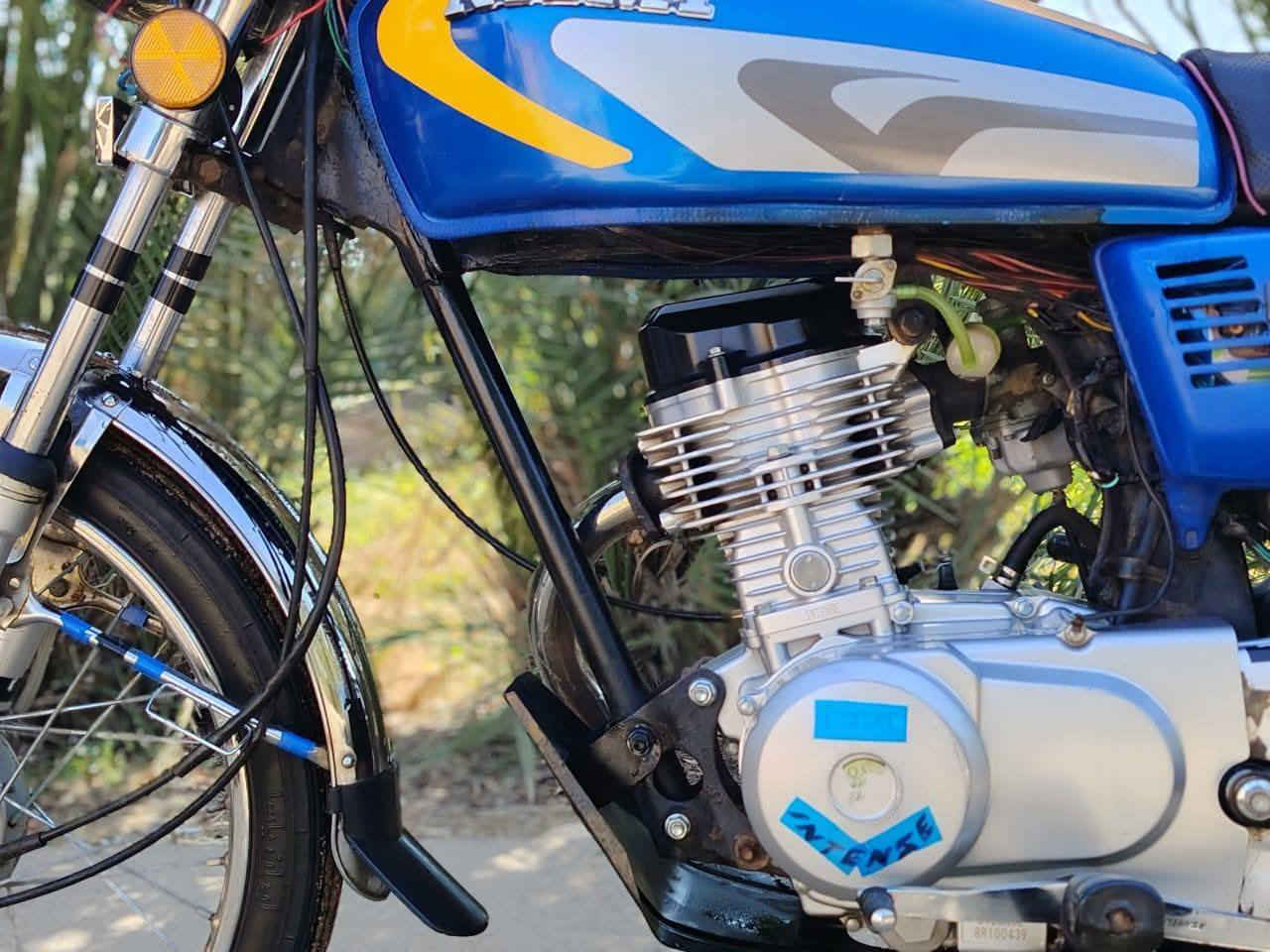 السلام عليكم دراجه للبيع محرك انتنس ما مفتوح دراجه جديده حيل كهربائيات كلها شغاله ***********
