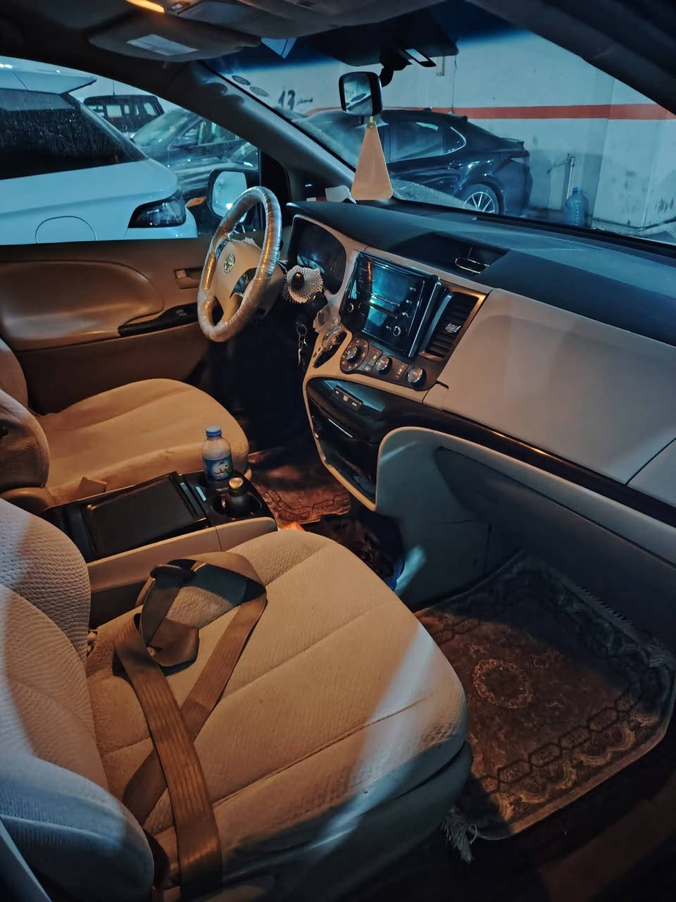 تيوتا سينا ٢٠١٢ للبيع بدون رقم سياره بجم كبس بدون كص ماشييه ١١٧ كيلومتر بدون حاديس بدونضربه سياره مال دوبي دخلت شيمال هسه قرار دكدر رقمها محافضات عيراق كيرمحريك جديد سعره ٨٠ورقه بي منفيس دوبي ***********.
