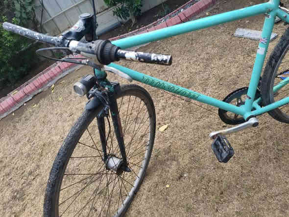 وصف بايسكل C700 للبيع
بايسكل C700 مستعمل، الإطار قوي ونظيف ويصلح للاستخدام اليومي بعد شوية صيانة.

تفاصيل الحالة:

البريكات: موجود بس بريك واحد، الثاني يحتاج تبديل.

التاير الخلفي: مبنجر ويحتاج تغيير.

التاير الأمامي: سليم وما بيه أي مشكلة.

السير والدواسات والدركسون: بحالة جيدة.

الهيكل: نظيف وما بيه ضرر.

الدراجة تحتاج صيانة بسيطة وترجع تشتغل بشكل ممتاز.

📍 الموقع: بغداد – حي العامل
💵 سعر خاص
📞 ***********
