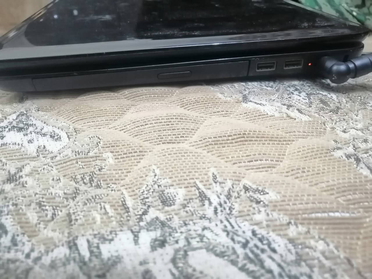 مواصفات الجهاز التقنية:
​نظام التشغيل: Windows 7 Ultimate (نواة 32 بت - X86-based).
​المعالج (Processor): AMD E1-1200 APU (سرعة 1400 ميجاهرتز، ثنائي النواة).
​الذاكرة العشوائية (RAM): 4.00 جيجابايت (المتاح منها للاستخدام هو 3.48 جيجابايت، وهذا طبيعي في أنظمة 32 بت).
​إصدار البيوس (BIOS): Insyde F.13 بتاريخ 2012.معالج E1-1200 مخصص للمهام المكتبية البسيطة جداً وتصفح الويب الخفيف. ستلاحظ بطءاً كبيراً إذا حاولت تشغيل برامج حديثة أو متصفحات متطورة (مثل Chrome أو Firefox بأكثر من تبويب).
السعر:50 وبيها مجال
مكاني بعقوبة الكاطون (حي اليرموك الثانية)


**إذا كنت صاحب هذا الإعلان وتريد حذفه لأي سبب، رجاءا أرسل رسالة إلى الدعم الفني**