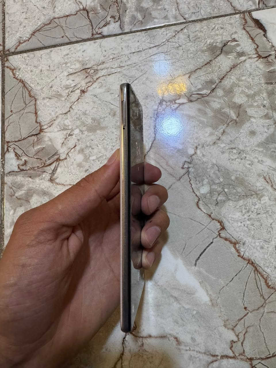 جهاز A51 سامسونج للبيع

جهاز حلو ونظيف بس وكع  من إيدي  ونفطرت الشاشه مثل ماموضح بالصوره
 (فطر مو كسر يعني بعدها تلمس وشغاله ١٠٠٪؜) 
ذاكرته ١٢٨
بطاريته بعدها بيها حيل
جهاز اشتريته من الشركه ب٤٠٠ اله وضل على إيدي 
والكارتون والشاحن موجودات
أريده ب٧٠ ألف بس
مكاني نجف كوفي حي ميسان
رقمي ***********

