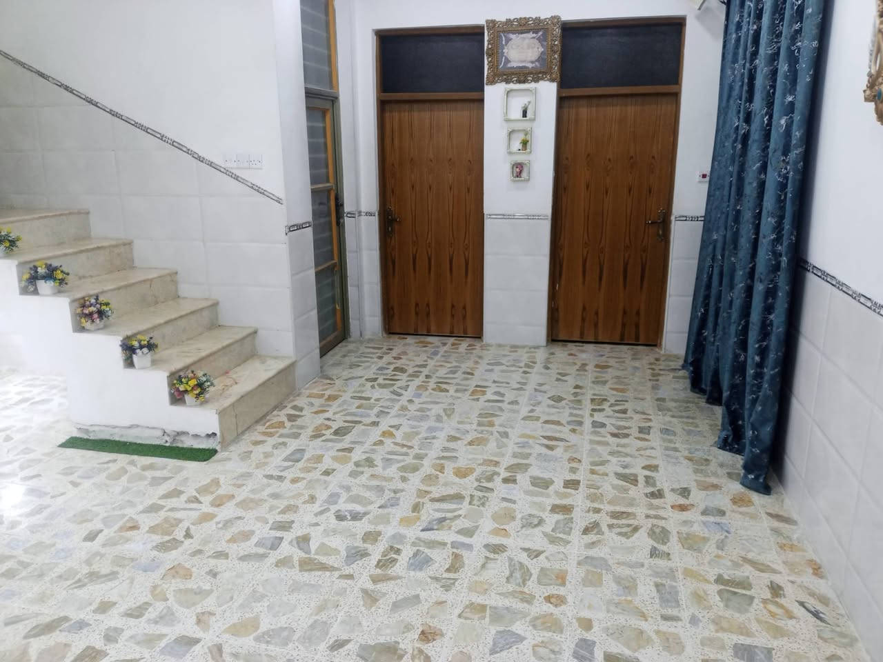 يا الله السلام عليكم ورحمه الله
بيت طابو ملك صرف مساحه 140م بناء حديث 2025 واجه 8نزال 18 طابق واحد بناء طابوق درجه اولى يتكون من غرفتين نوم +صحيات داخليه صاله كبيره مناور 2 استقبال مطبخ كبير صحيات خارجيه+طرمه العنوان المدائن سلمان باك باني روما قرب جامع الفرقان خامس بيت ع شارع العام الاستفسار ع السعر والتواصل ع الرقم ***********
