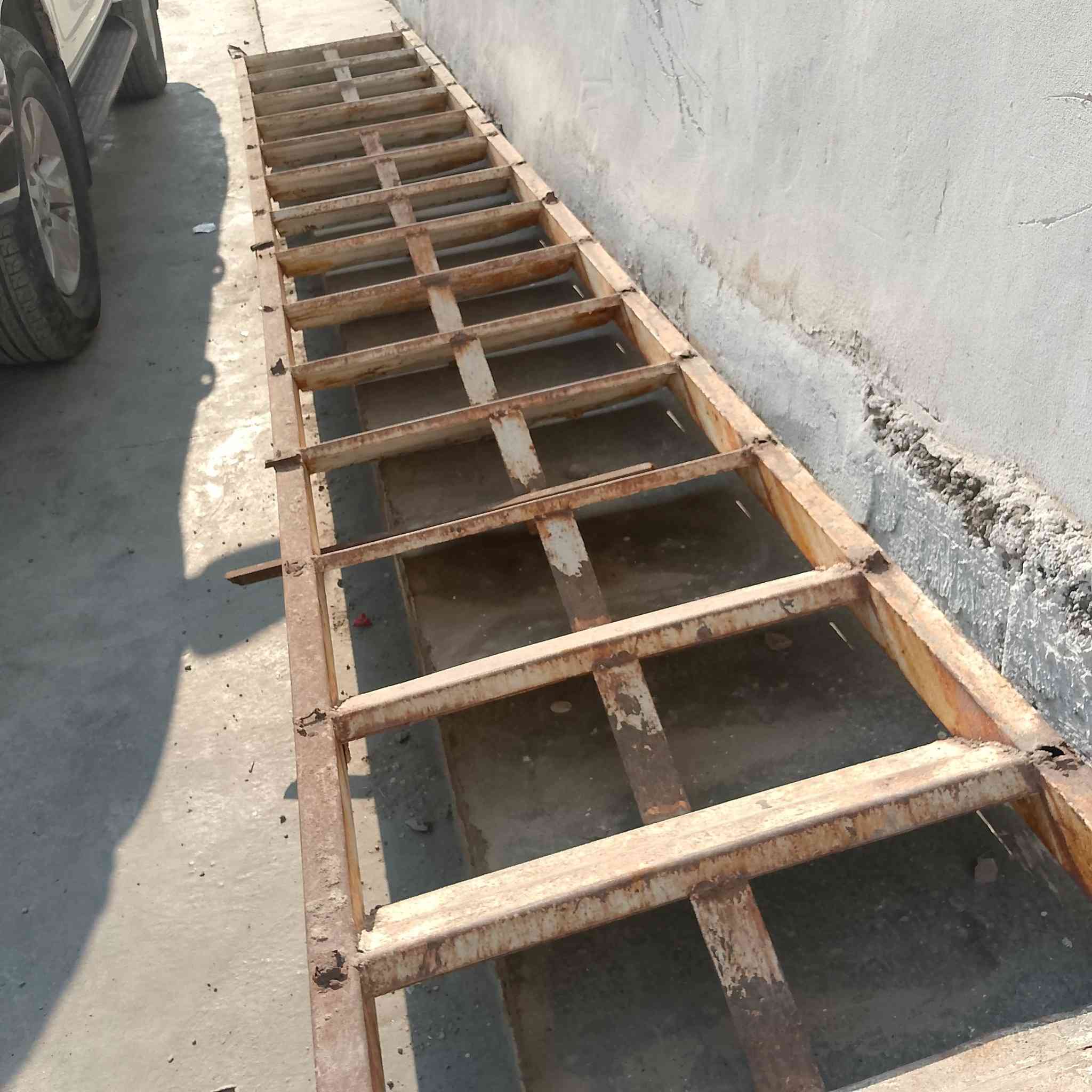 درج للبيع طول 4ونص متر
سعر 125مكاني التحرير 
***********
