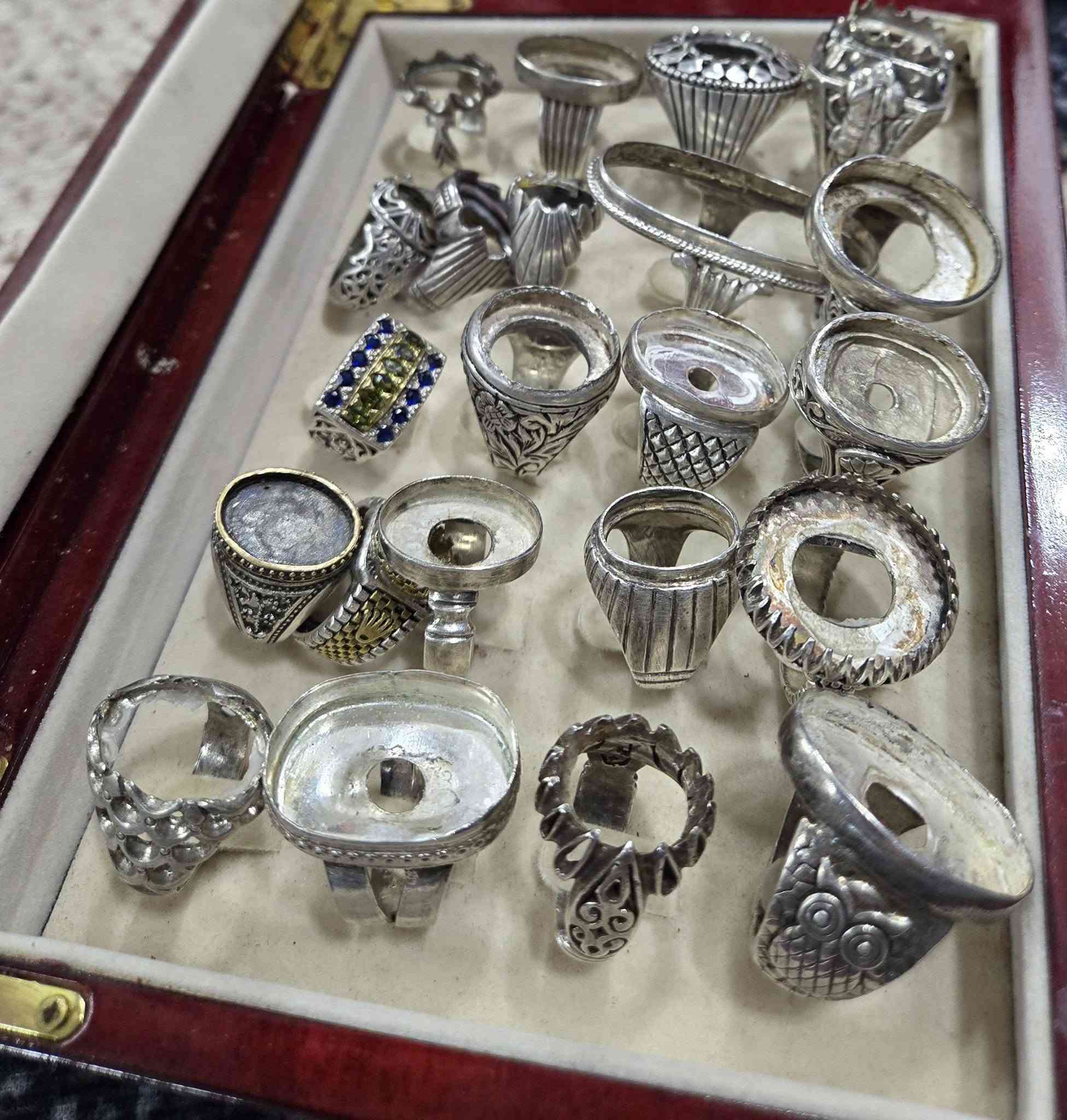 مجموعة قوالب فضه للبيع 925 و 1000 .... الوزن 611 غرام صياغات يدويه ... سعر الغرام 4000 قفل ... للاستفسار التواصل خاص


**إذا كنت صاحب هذا الإعلان وتريد حذفه لأي سبب، رجاءا أرسل رسالة إلى الدعم الفني**