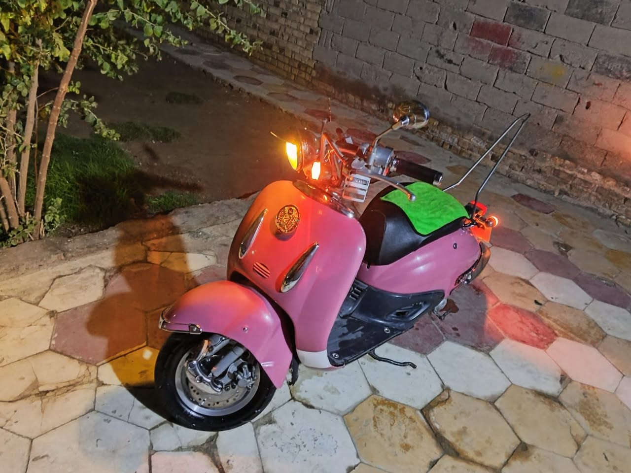 سلام عليكم شباب دراجه هونداي جوكر حاويه انتيكه
خبط 60 موديل 1975دراجه جديده بيه هورنات سيدان اصلي 
زنون كهربائيات كله ما مفتوحه ابد بلاد العنوان ديوانيه مركز
السعر 850 بيه مجال حك الجيه 
لاستفسار ***********
