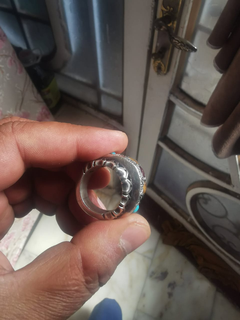 السلام عليكم خاتم فضة عيار ٩٢٥ وزن الخاتم ٤١غم و٦٠٠ سنت سعر الغرام ٦ الاف دينار مع الأحجار المطعم ياقوت أفريقي حر و مرد زامبي وفيروز نيشابوري صياغة احترافية سعر الخاتم كامل ٢٥٠الف


**إذا كنت صاحب هذا الإعلان وتريد حذفه لأي سبب، رجاءا أرسل رسالة إلى الدعم الفني**