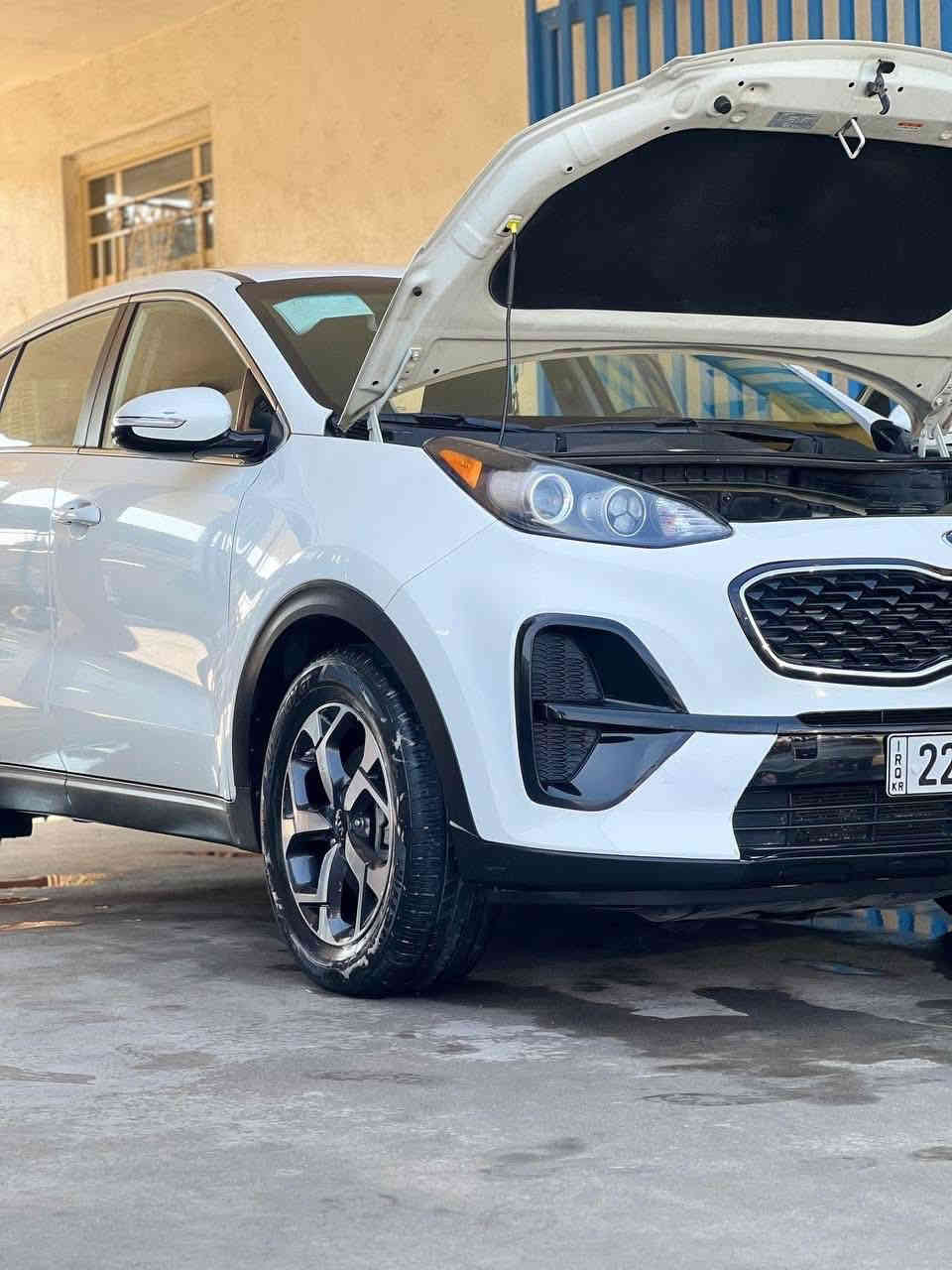 كيا سبورتج 2021 وارد امريكي بلاك اديشين ماشيه 43 رقم أربيل انكليزي الجديد بسمي  حادثها موجود بل نشر فقط مكفوله كفاله عامه حتى الدعاميات
 مواصفات..  
١-كشنات مخمل ٢-تحديد مسار ٣- اشاير بالمرء ٤-شاشه كبيره ٥- كامره خلفيه دواره ٦- قطعتين تبريد ٧- ثلاث وضعيات قياده وباقي المواصفات المعروفه بصمه..
(محرك ٢٤٠٠ ) جديد ما ممدود عليه سبانه بدون ادوانز حداده تبريد ثلج كله على وضع الشركه 
عليها عدسات زنون جديده 
باتري جديد 
ادامه كامله  جاهزه ما تصرف عليها ربع 
السعر 195$ وبيه مجال 
بغداد_الحسينيه
رقم  ***********
