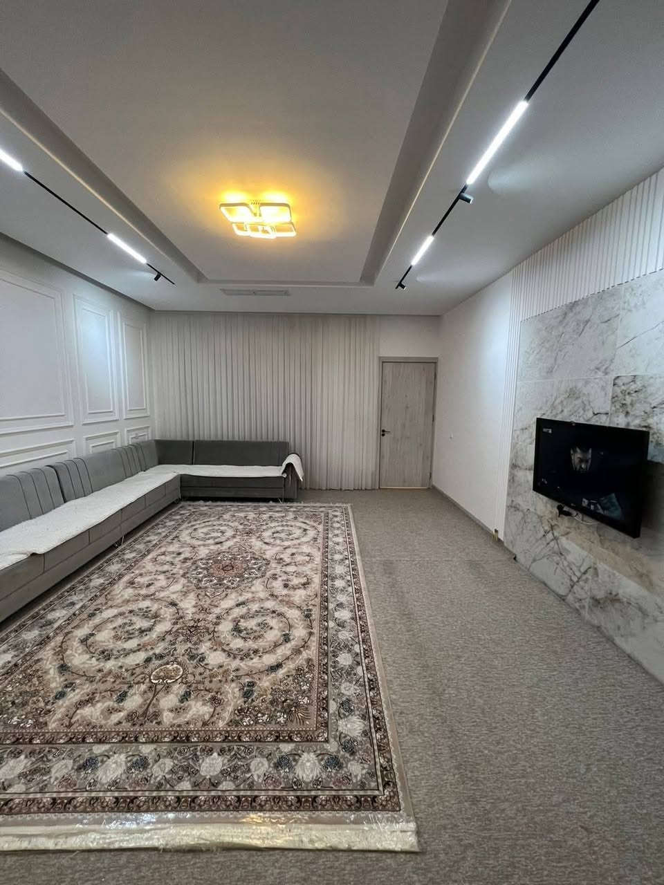 #اعلان_سكني 📒
دار للبيع في حي الاطباء
#المساحة/  ٣٠٠ متر/
#الجبهة/ ١٥ متر  /
#الطابق١//  ٣ غرفة نوم   استقبال مطبخ صالة صحيات 
#الطابق٢//  ٣ غرف نوم مطبخ صالة صحيات

#***********
#***********

قناة التلكرام/
https://t.me/Mosul_Realestate

موقع الانستا/
https://www.instagram.com/mosul_realestate

قناة اليوتيوب/
https://youtube.com/@mosul_real_estate

#مؤمن_للعقار 
#اعلان_تجاري
#اعلان_سكني
#الصديق #الحدباء #الكندي #البلديات #السُكر #الكفاءات #المثنى #النور #البريد #المصارف #الزهور #القادسية #الايمن #الايسر 
#الموصل
#نينوى
#العراق
