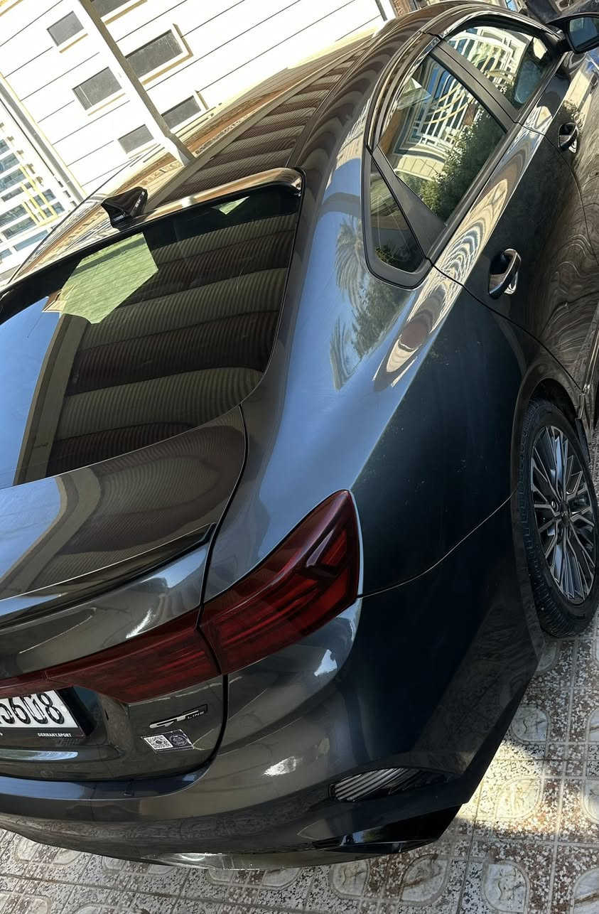 السلام عليكم ورحمة الله وبركاته.
كيا فورتي 2022 (GT LINE)
المواصفات:-
1:-بصمة
2:-تشغيل عن بُعد
3:-شاشة كبيرة
4:-انارة ترحيب
5:-لد امامي+خلفي
7:-كامرة خلفية
8:-توقف ذاتي امامي+خلفي
9:-نظام تحديد مسار
10:-نظام eco+sport+smart 
11:-قيادة ذاتية
12:-تبريد بيانو
13:-رادار جانبي
14:-مانع انزلاق 
رقم بغداد دولي باسمي تحويل مباشر
وبعد بيها مواصفات
محرك السيارة:-2000 دوش
عداد السيارة:56 الف
شادلها منظومه عدسات سعرهن 200$
تخم تاير جديد صيني درجه اولى 
حداديه جديده السياره ناعمه 
حادث السيارة تبديل (بنيد وجاملغ عكس السايق مبدل نفس اللون وكاله )  بيها بارد صغير بلهلال الخلفي بس تحكيل
سعر السيارة:-169 وبيها مجال
مكان السيارة:-بابل المسيب
رقم الهاتف:-***********
