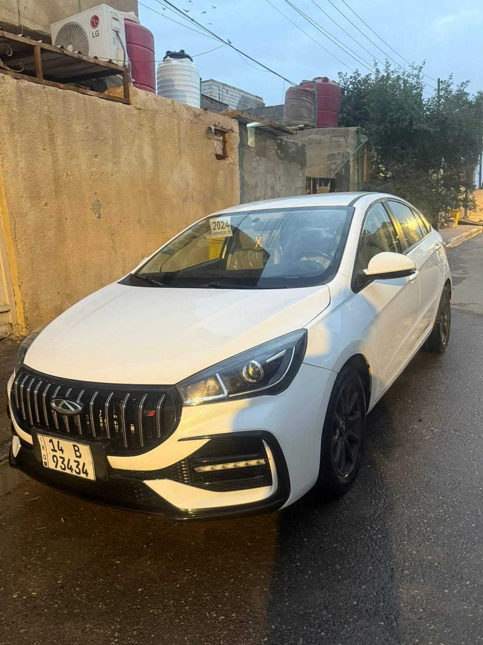 السلام عليكم
شيري اريزو 5 
مديل 24 كفاله عامه وبسمي 
هزة جديده سنويه ل 29
كير مكينه تبريد ضربه قويه حداده كلها كفاله تخم تاير جديد 
السيارة ماشيه 28 الف مال بيت لا مشتغله تكسي ولا شي 
مكينه 1500 
مكاني البصرة القبله 
*********** واتساب 
*********** اتصال
107
