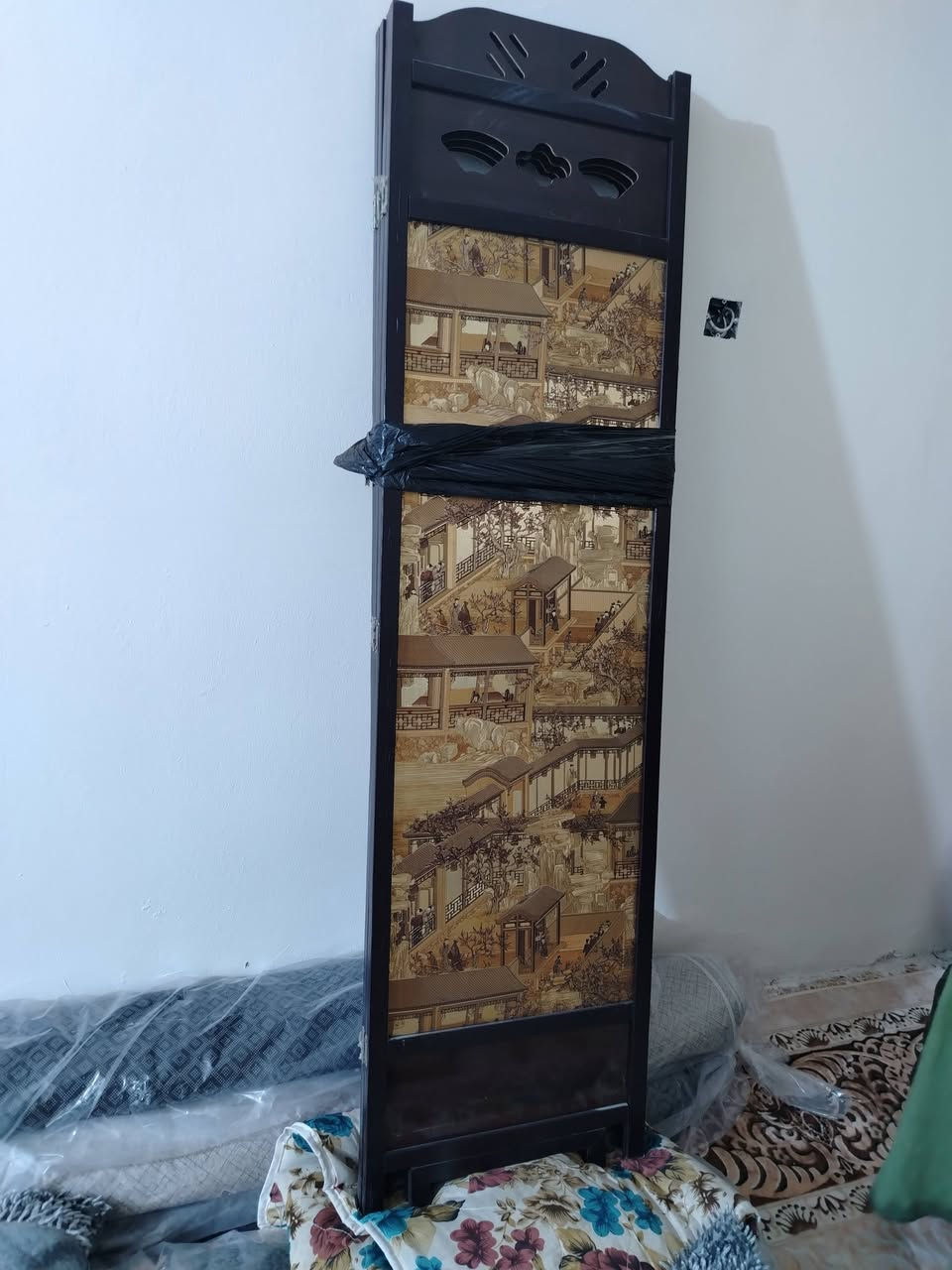 غراض مستعملة للبيع نظيفة جداً .
1- فرن كهربائي نظيف حجم وسط عدد 1
2- حاجز خشبي ديكوري اخو الجديد عدد 1
3- سرير اطفال خشبي  نضيف جداً 
4- ثريات ليد حديثات  زوج للبيع .. 

 السعر الكلي : 110 
للتواصل : *********** ..
المكان : الحسينية شارع الشريفي مقابل اسواق الشريفي
