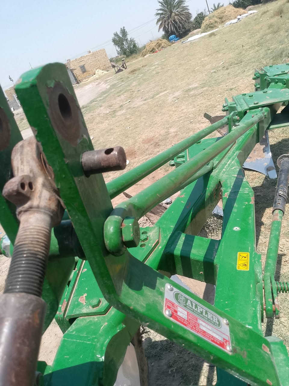 سلام عليكم فدن للبيع 
شاصي وشبجه الشراي يتصل,,,,,***********
