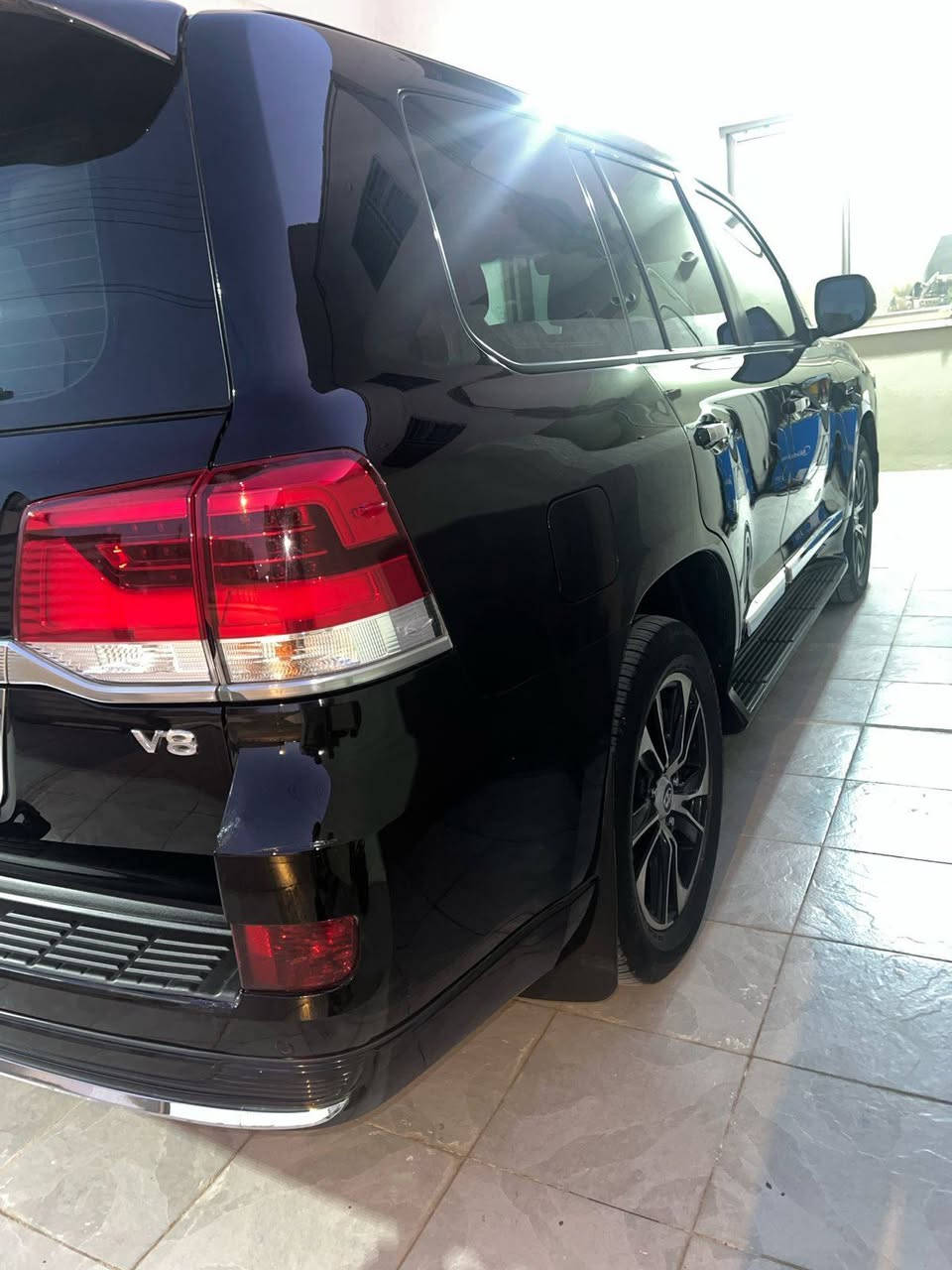 لاندكروز 2021 8 سلندر 4700
- رقم مميز 
- بيه موافقه تضليل بنسبه 80%
- ماشيه 125000 كم
 - بيه بارد اصبعين بالجاملغ الامامي واصبعين بالباب الخلف السائق 
مكانه بغداد العامريه
***********
السعر 55000
