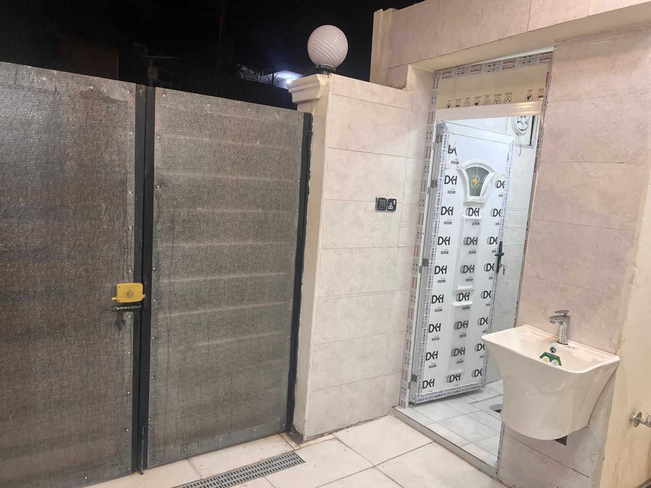 ألهم مصلي ع محمد و ألي محمد 
السلام عليكم 🫡 ورحمة الله وبركاته 
بيت 🏠 المساحه /100/ متر/ 
أبنأء حديث 💎 جهأز ألسكن ⚜️
في منطقة مغربه // 
قرب مطعم حسين النظيف 🍔

الاستفسار ع الأرقام التأليه 
الاتصال 📞***********
