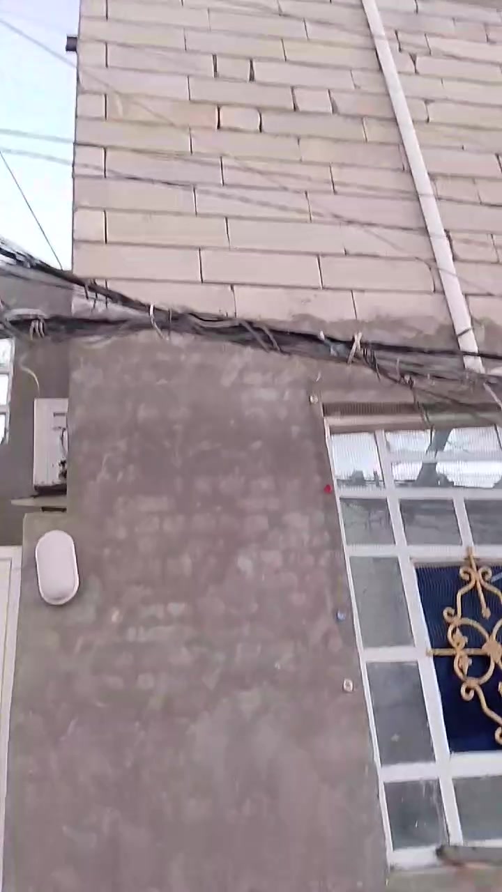 بيت للبيع حي العسكري كبل خلف جملة بركات الزهراء 88 متر مربعة ركن طابقين تحتوي على ثلاثة غرف وصالة واستقبال ومطبخ و حمام تواليت و وتخاريج كاملة السعر 90 مليون و بيه مجال للاستفسار ***********
